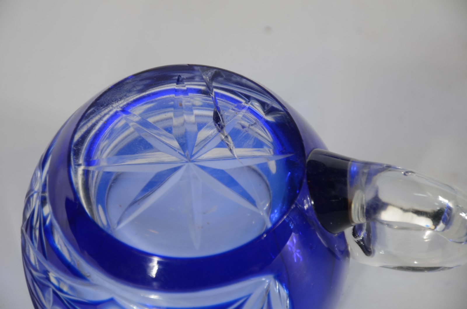 Poncheira de cristal doublé azul lapidada com 8 canecas e duas... - foto 8 de 10
