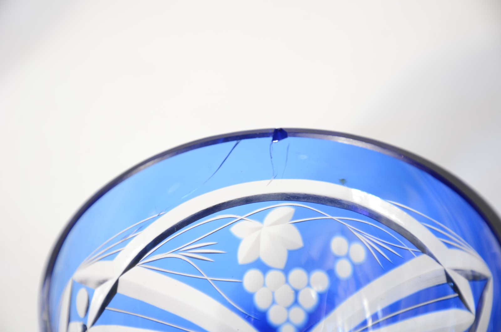 Poncheira de cristal doublé azul lapidada com 8 canecas e duas... - foto 10 de 10