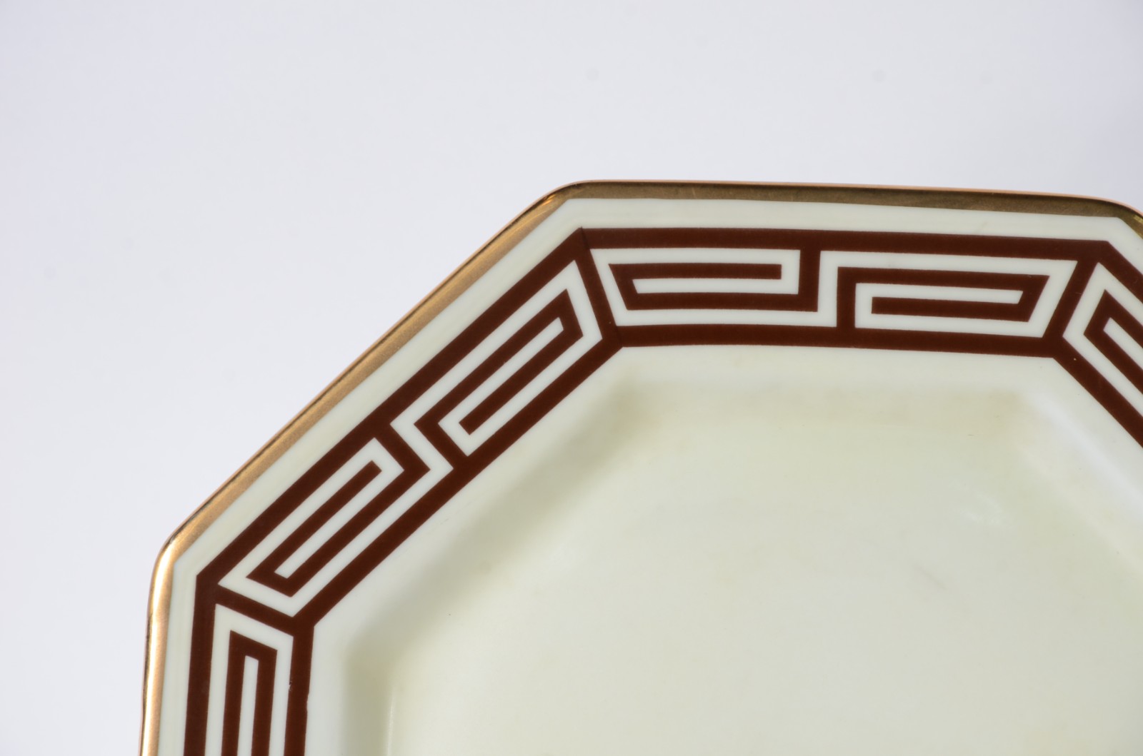 Serviço de chá de porcelana "Patria" na cor bege borda decoradas com... - foto 2 de 7