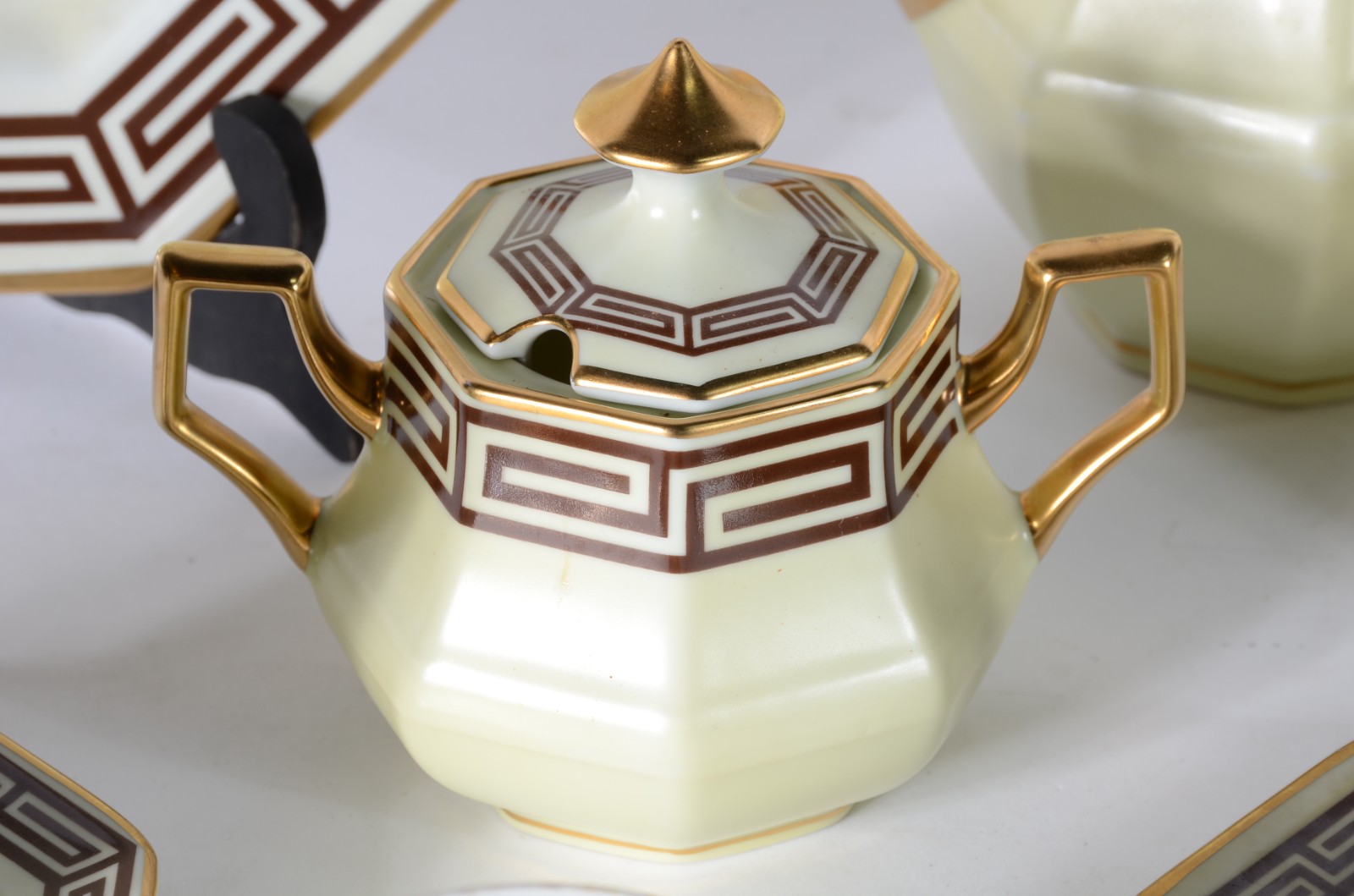 Serviço de chá de porcelana "Patria" na cor bege borda decoradas com... - foto 4 de 7