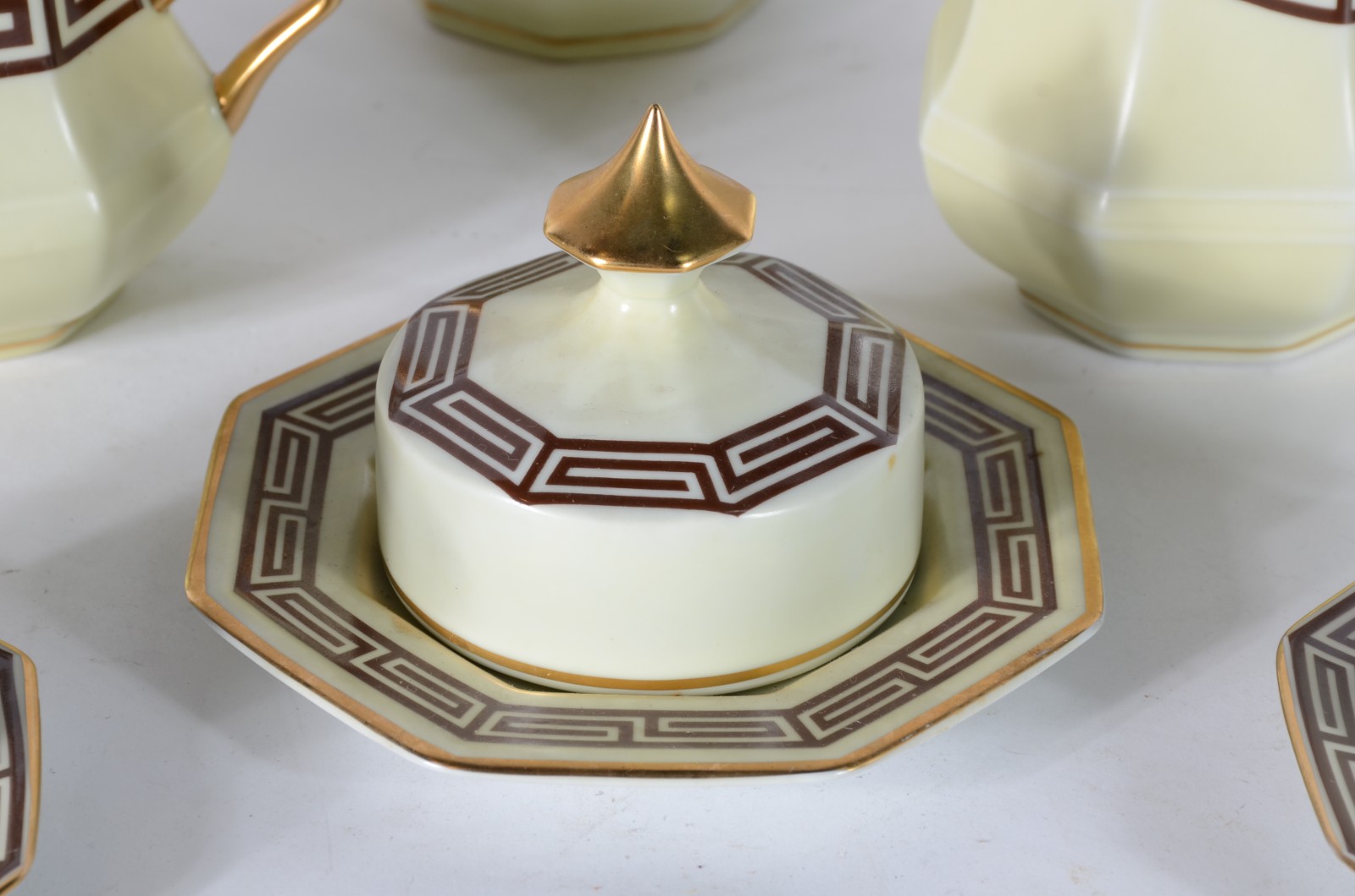 Serviço de chá de porcelana "Patria" na cor bege borda decoradas com... - foto 5 de 7