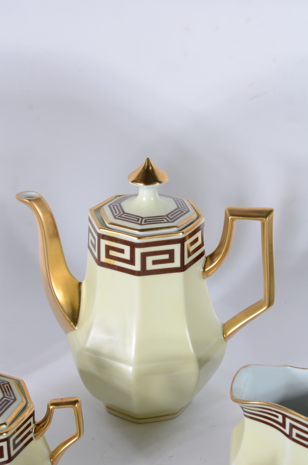 Serviço de chá de porcelana "Patria" na cor bege borda decoradas com... - foto 6 de 7