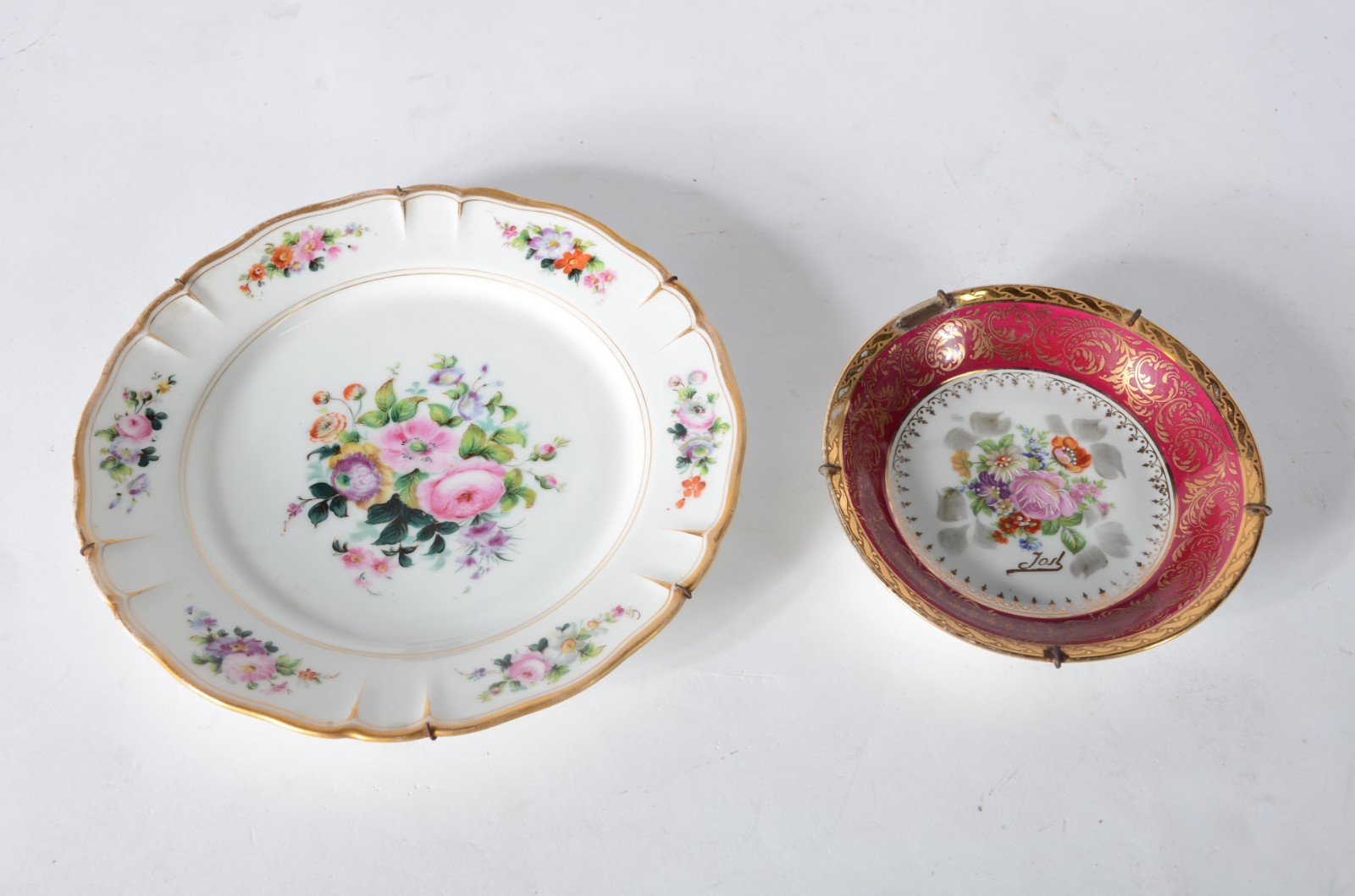 Dois pratos de porcelana francesa decoração floral. - foto 1 de 5