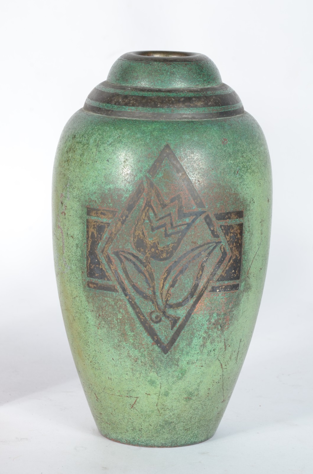 Duas peças, sendo: vaso de metal Christofle decorado com flor e... - foto 3 de 11