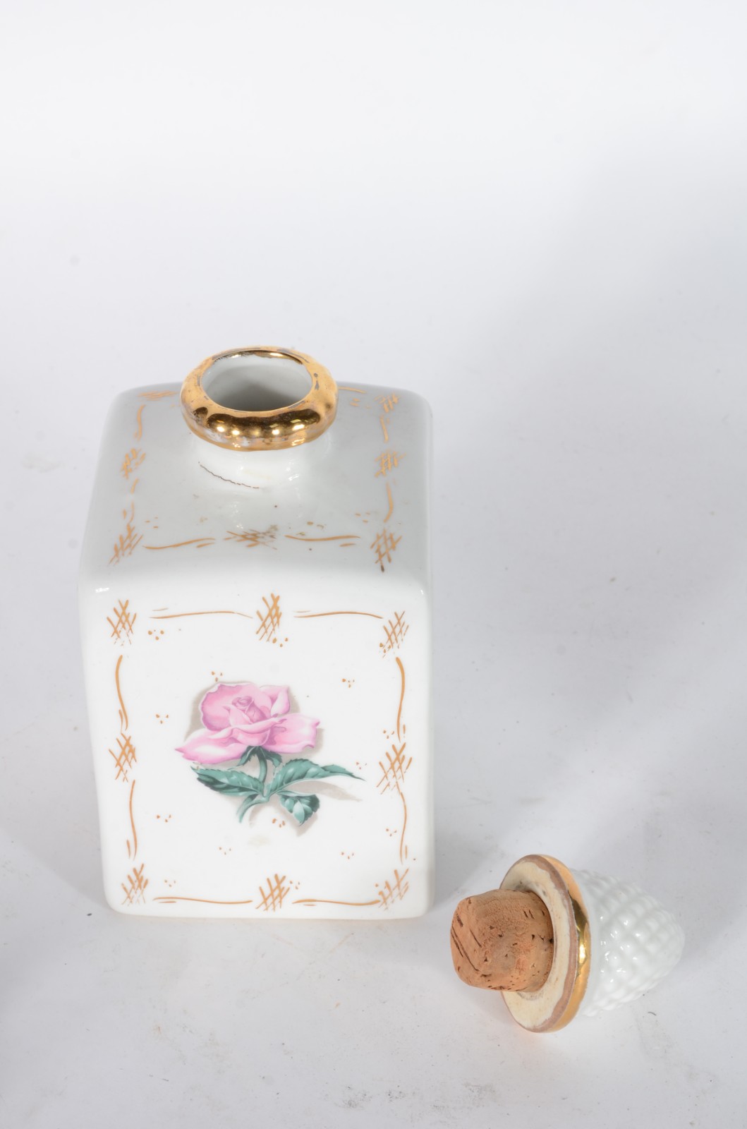 Diversas peças de porcelana/ cerâmica, sendo: Potiche de porcelana... - foto 5 de 10