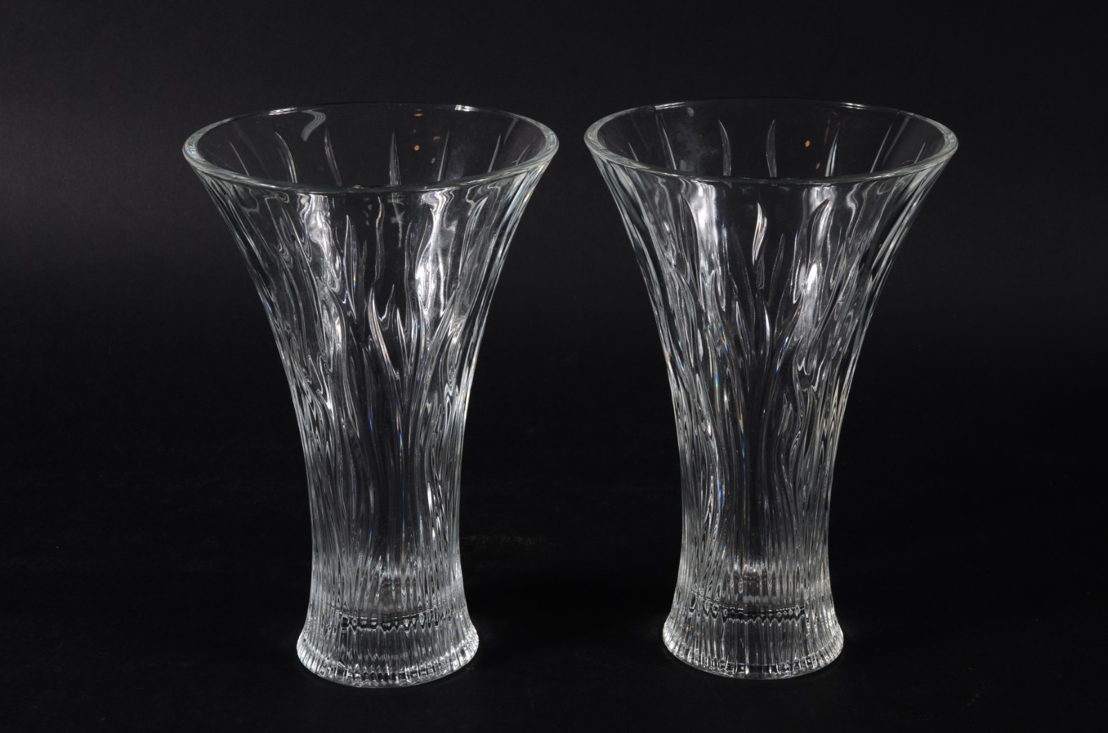Par de vasos de vidro lapidado. - foto 2 de 3