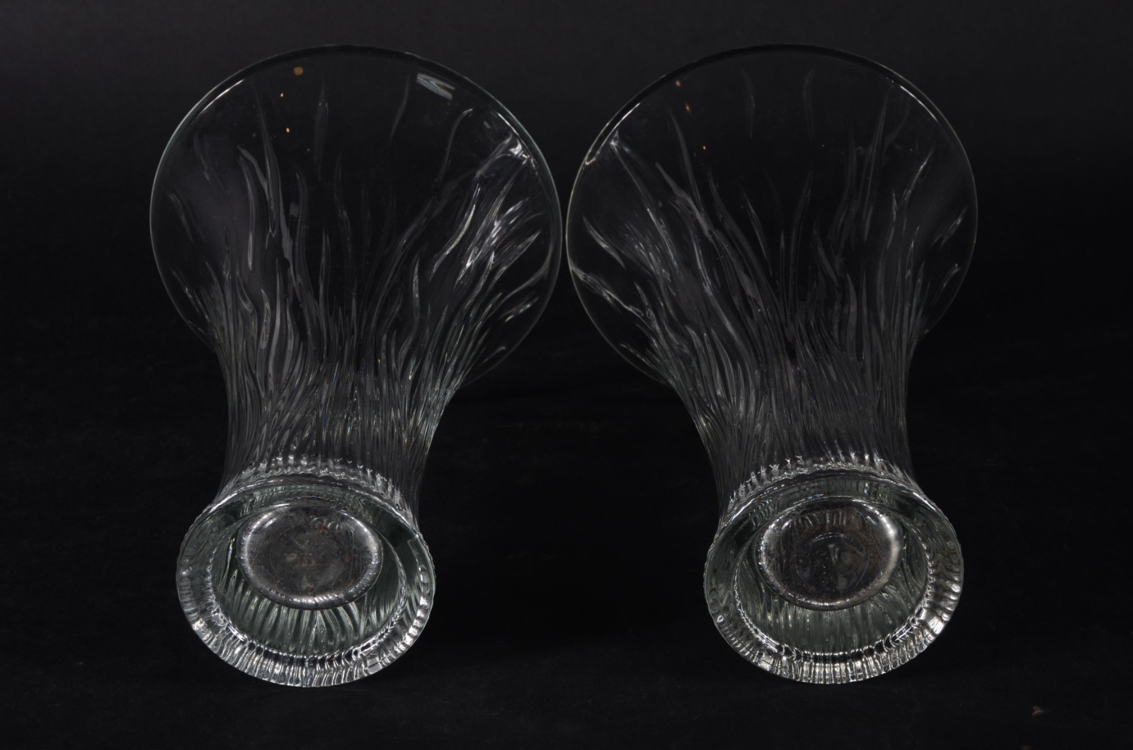 Par de vasos de vidro lapidado. - foto 3 de 3