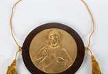 Sagrado coração de Jesus - Placa de metal doura... - Sagrado coração de Jesus - Placa de metal dourado presa a moldura de madeira.