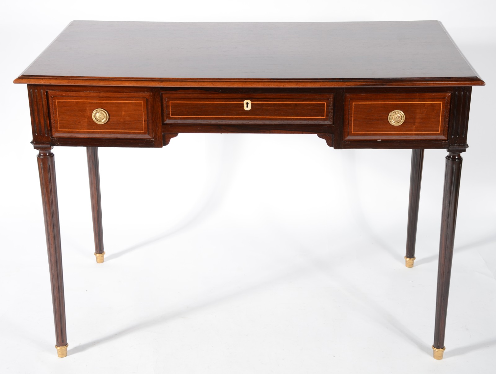 Mesa para escritório de madeira nobre, estilo ingles, três gavetas e... - foto 2 de 6