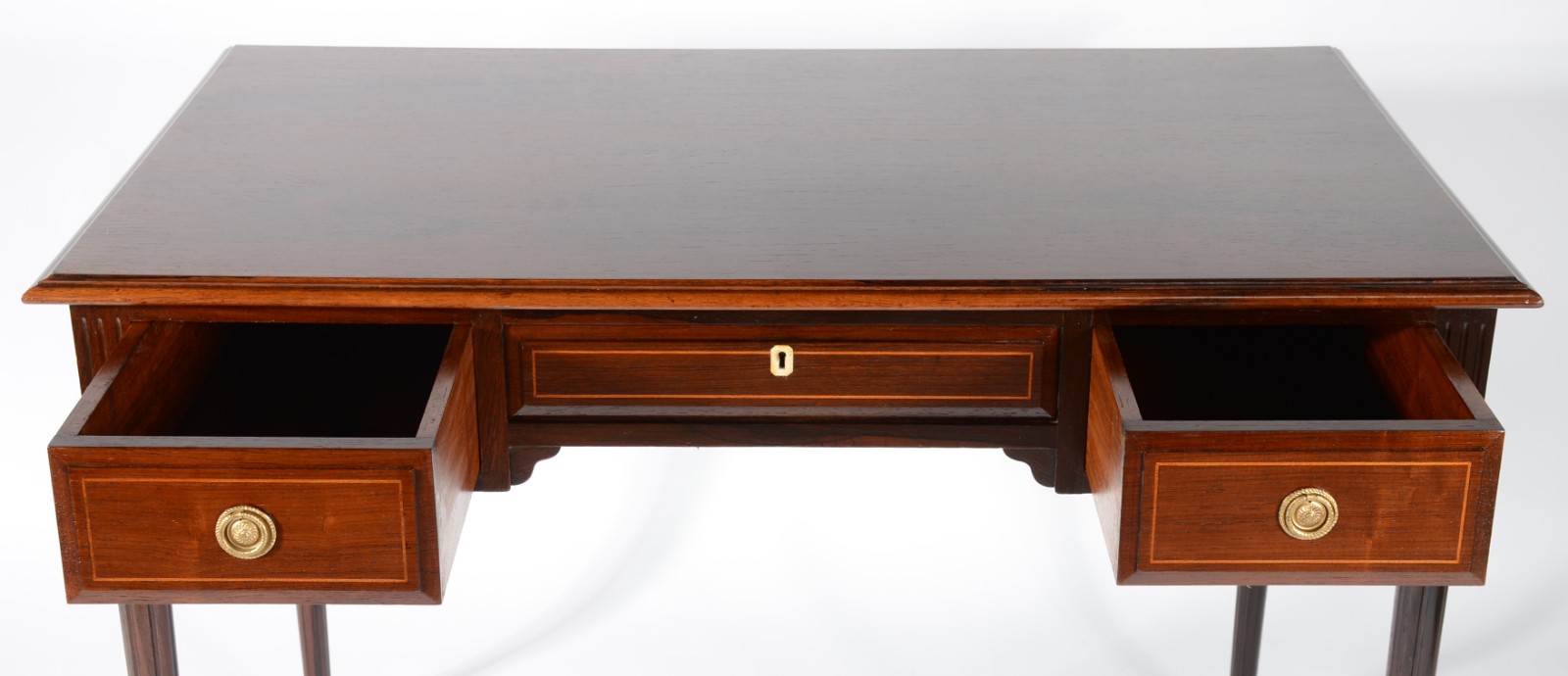 Mesa para escritório de madeira nobre, estilo ingles, três gavetas e... - foto 3 de 6