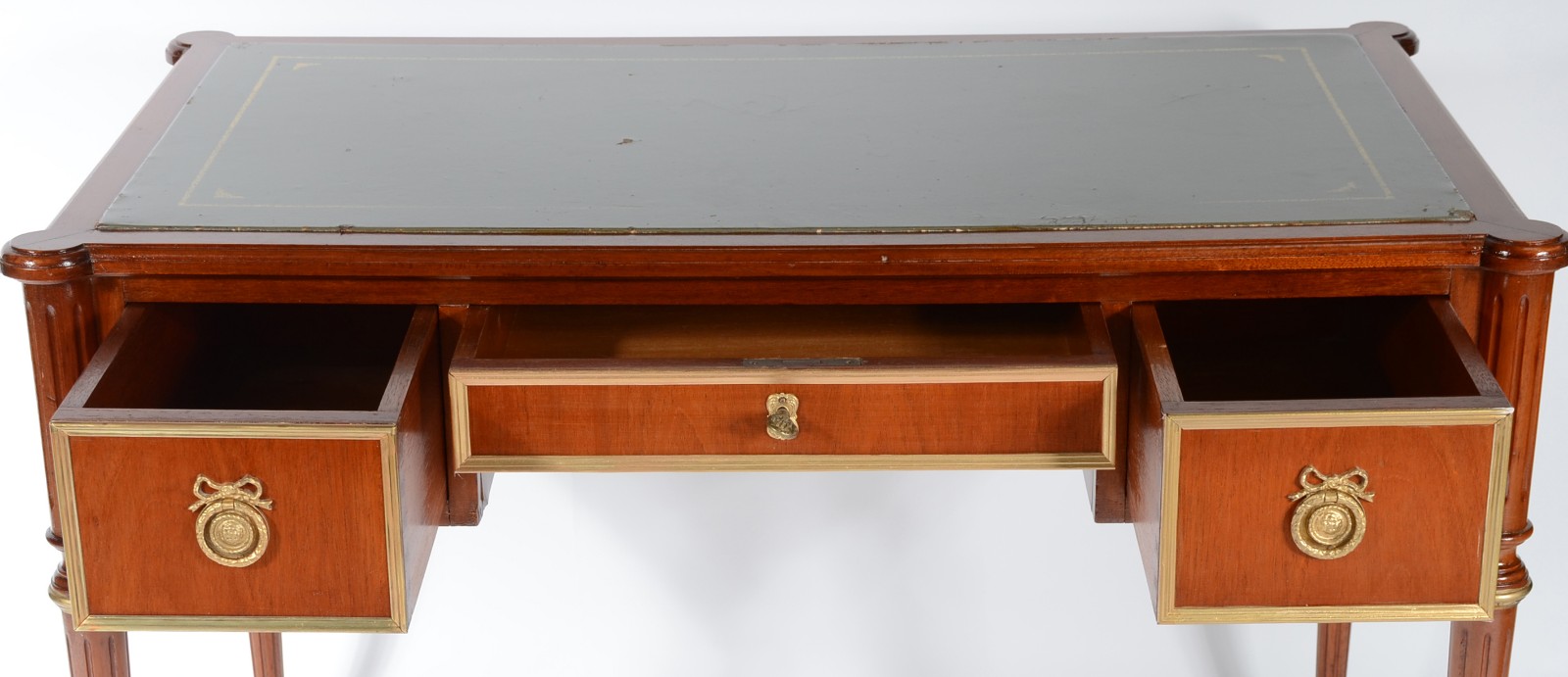 Mesa para escritório de madeira nobre, estilo inglês, três gavetas e... - foto 4 de 9