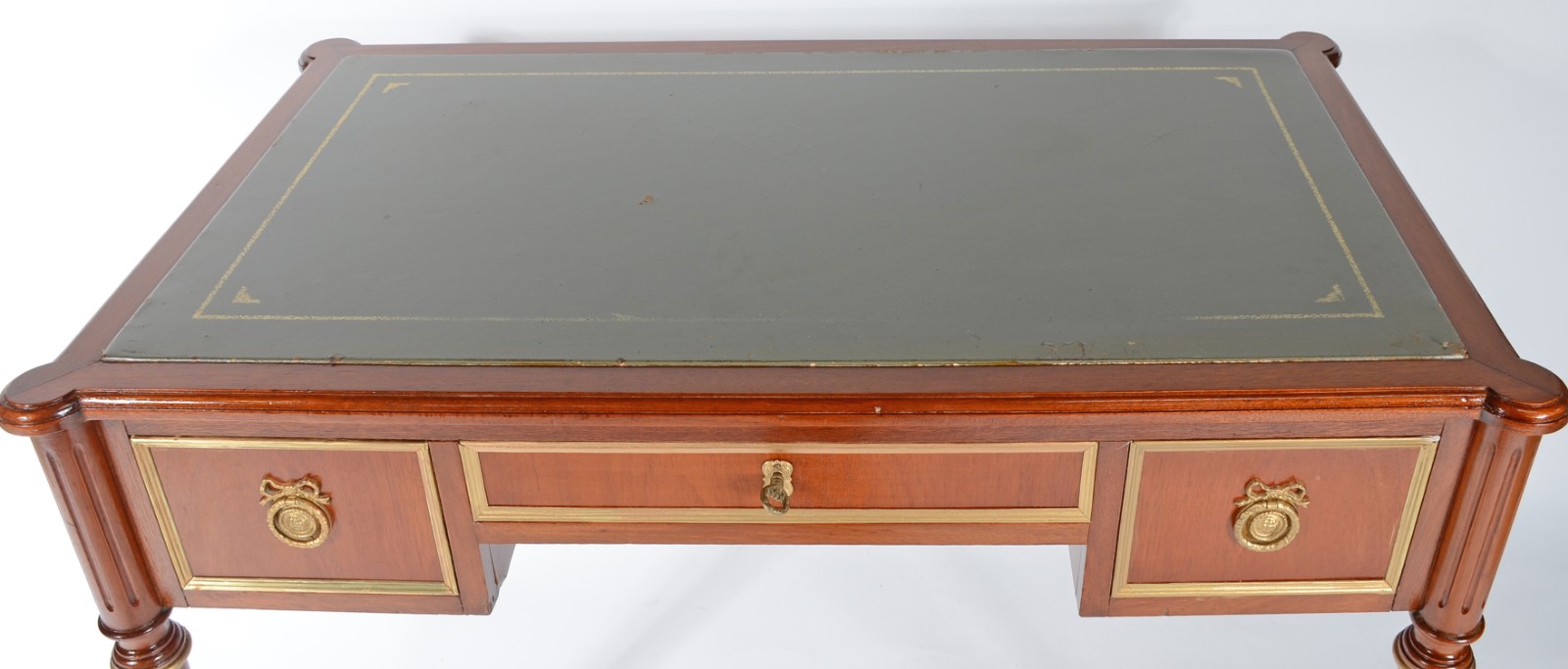 Mesa para escritório de madeira nobre, estilo inglês, três gavetas e... - foto 5 de 9
