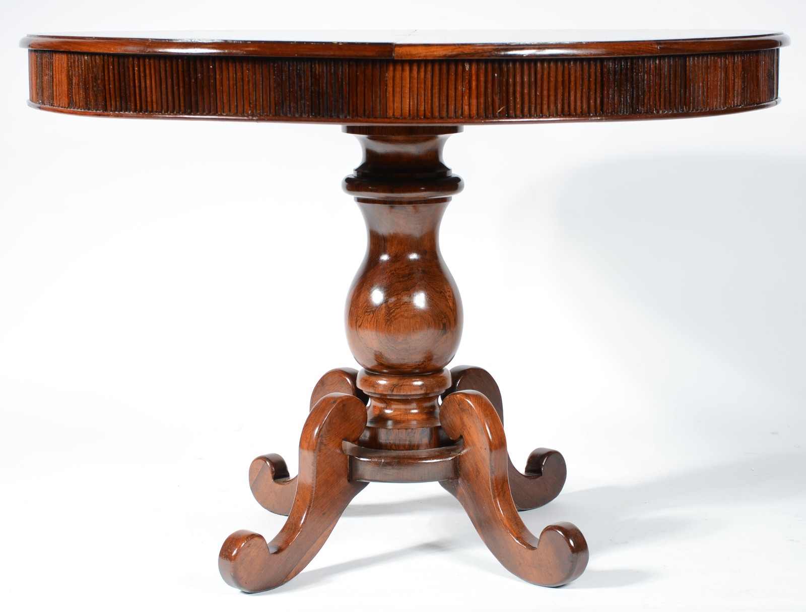 Mesa de madeira nobre no feitio redondo com tábua extensora (0,30 cm... - foto 4 de 6