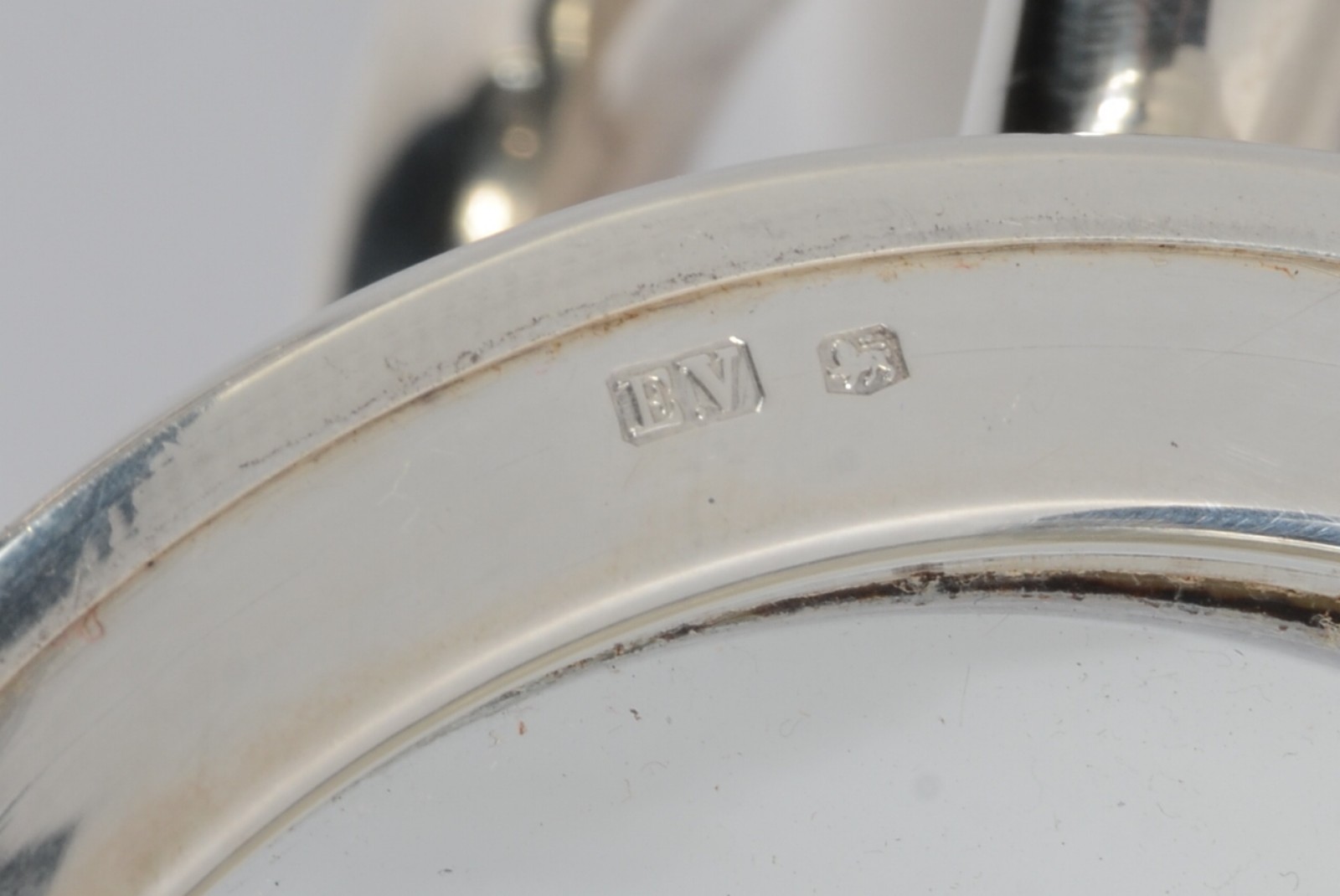 Par de tankards de prata inglesa contrastada, fundo de vidro. Peso... - foto 7 de 9