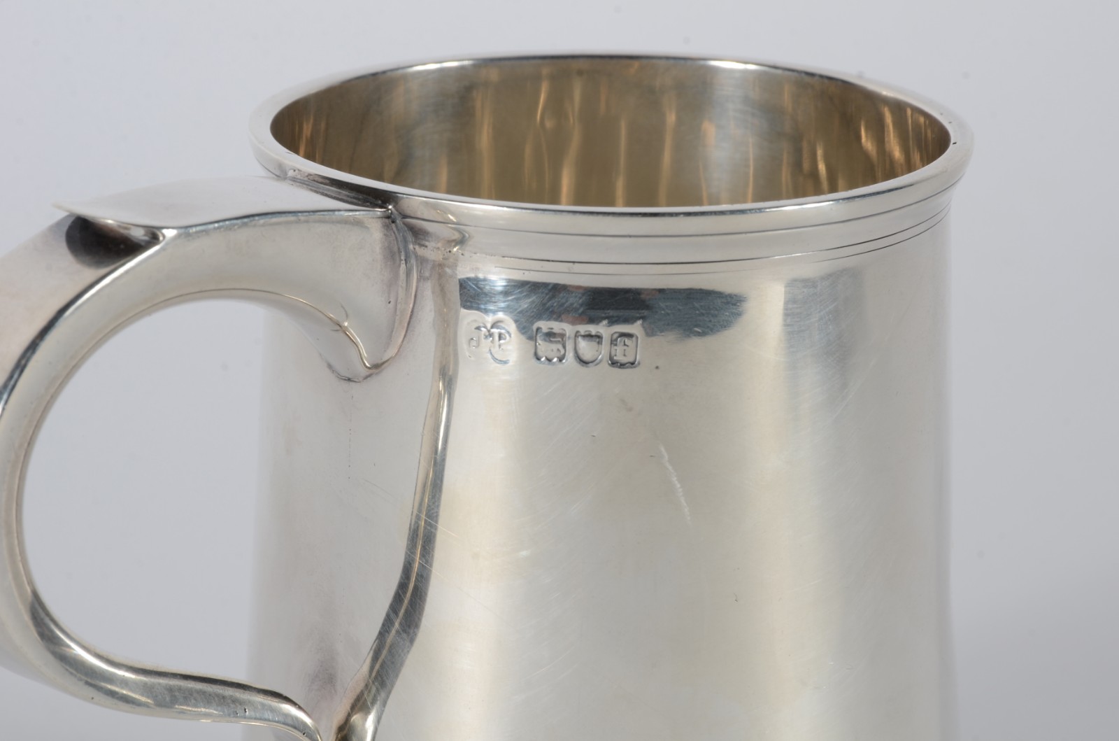 Tankard de prata inglesa contrastada, fundo de vidro. Peso total com... - foto 3 de 4