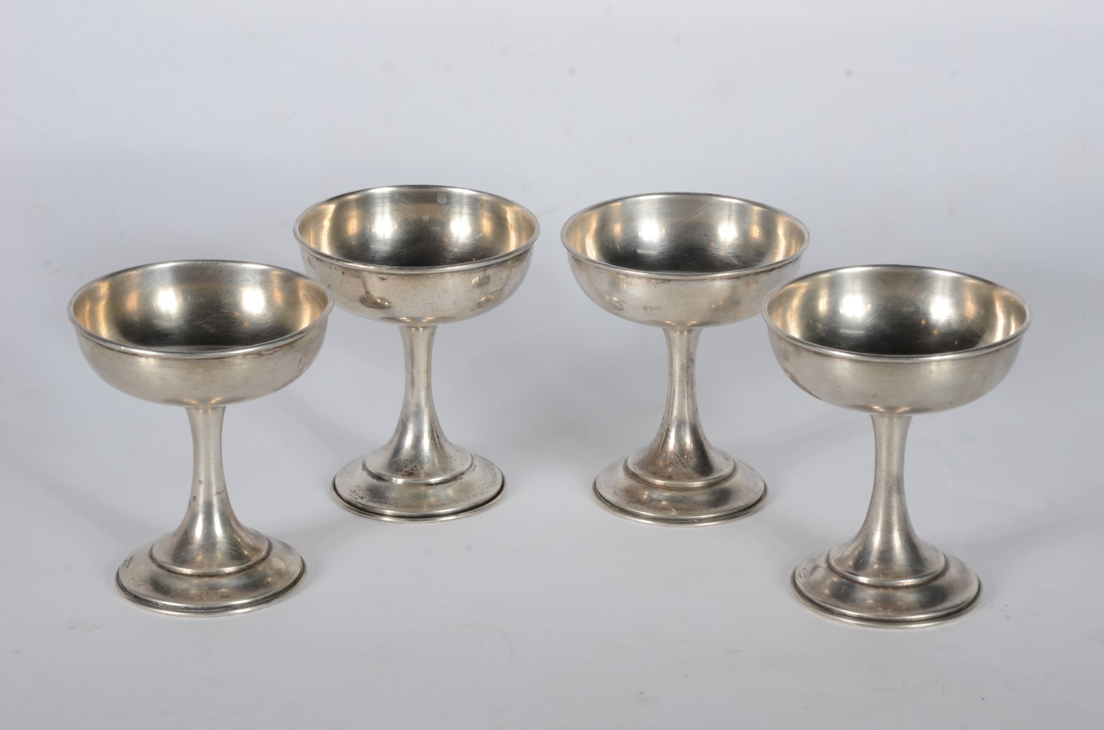 Conjunto com 4 taças para sorvete de prata, contraste Reis Porto... - foto 1 de 5
