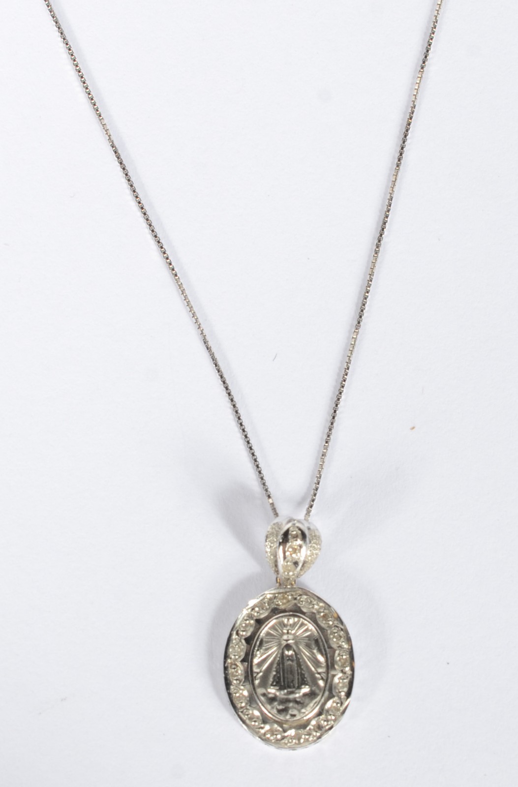 Colar de ouro branco com pendente de Nossa Senhora Aparecida... - foto 1 de 6