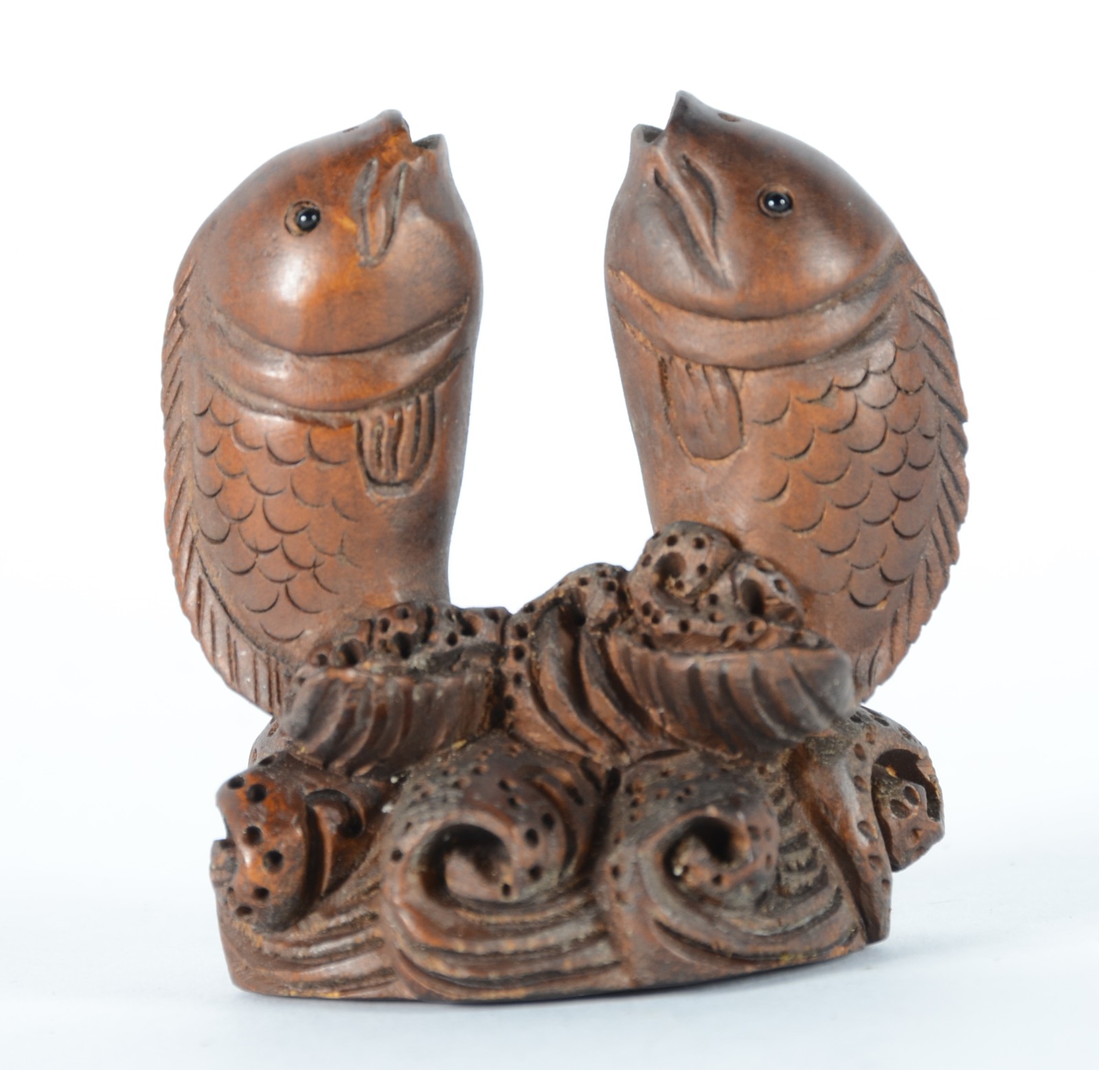 Netsuke de madeira representando peixes, assinado. - foto 1 de 6