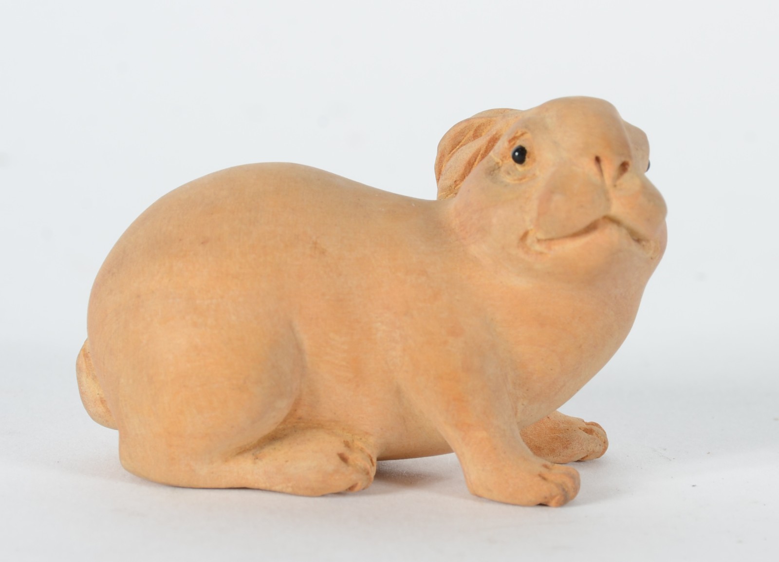 Netsuke de madeira representando coelho. - foto 1 de 6