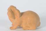 Netsuke de madeira representando coelho. - Netsuke de madeira representando coelho.