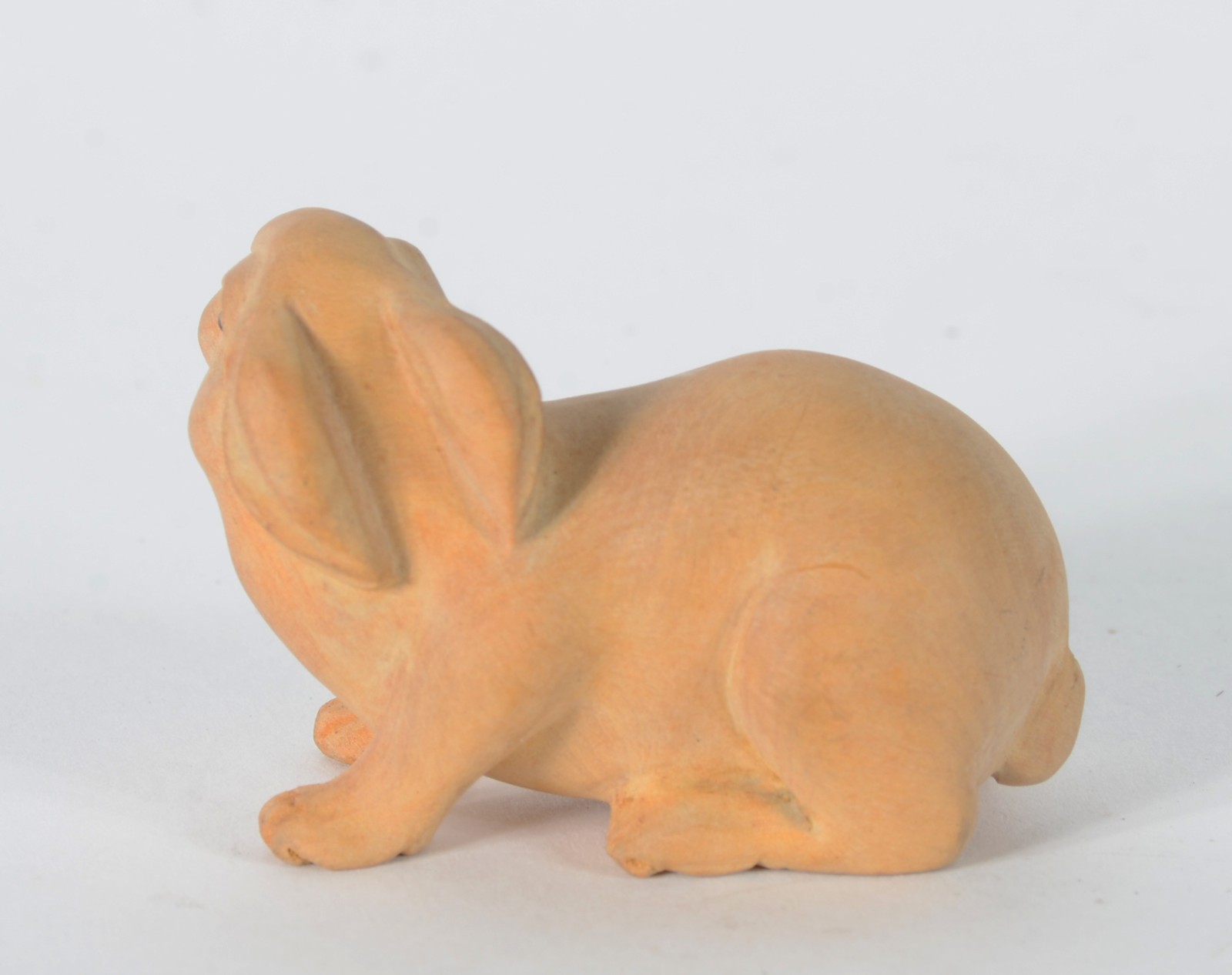 Netsuke de madeira representando coelho. - foto 5 de 6