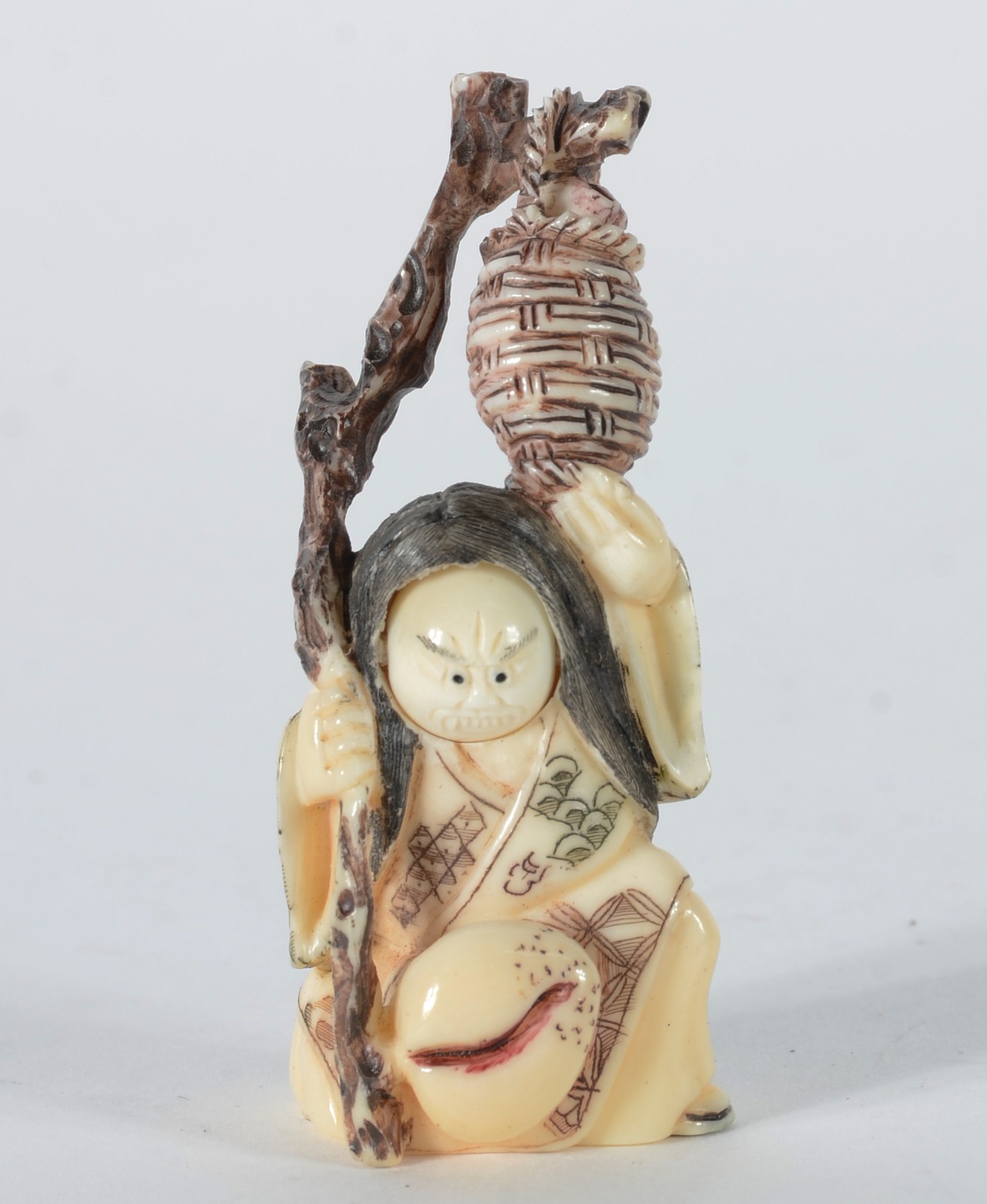 Netsuke representando figura do teatro Kabuki, rosto móvel. - foto 2 de 6