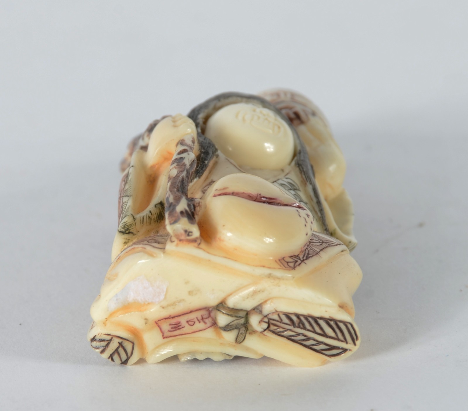 Netsuke representando figura do teatro Kabuki, rosto móvel. - foto 6 de 6