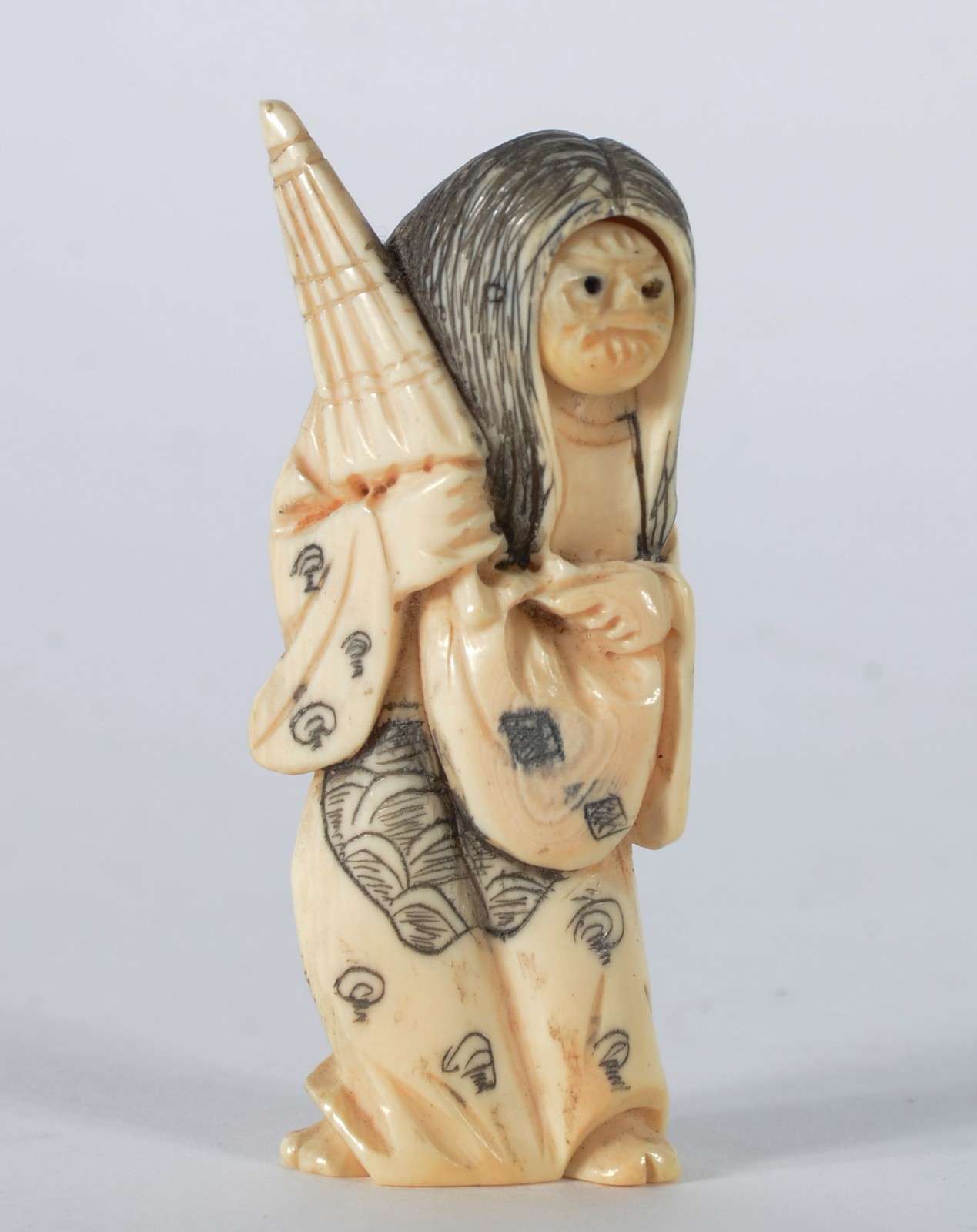 Netsuke representando figura do teatro Kabuki, rosto móvel, assinado. - foto 2 de 6