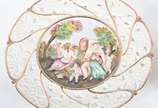 Quatro medalhões diversos de porcelana europeia... - Quatro medalhões diversos de porcelana europeia, das marcas KPM, Capo di Monte, JLmenau, e um alemão.