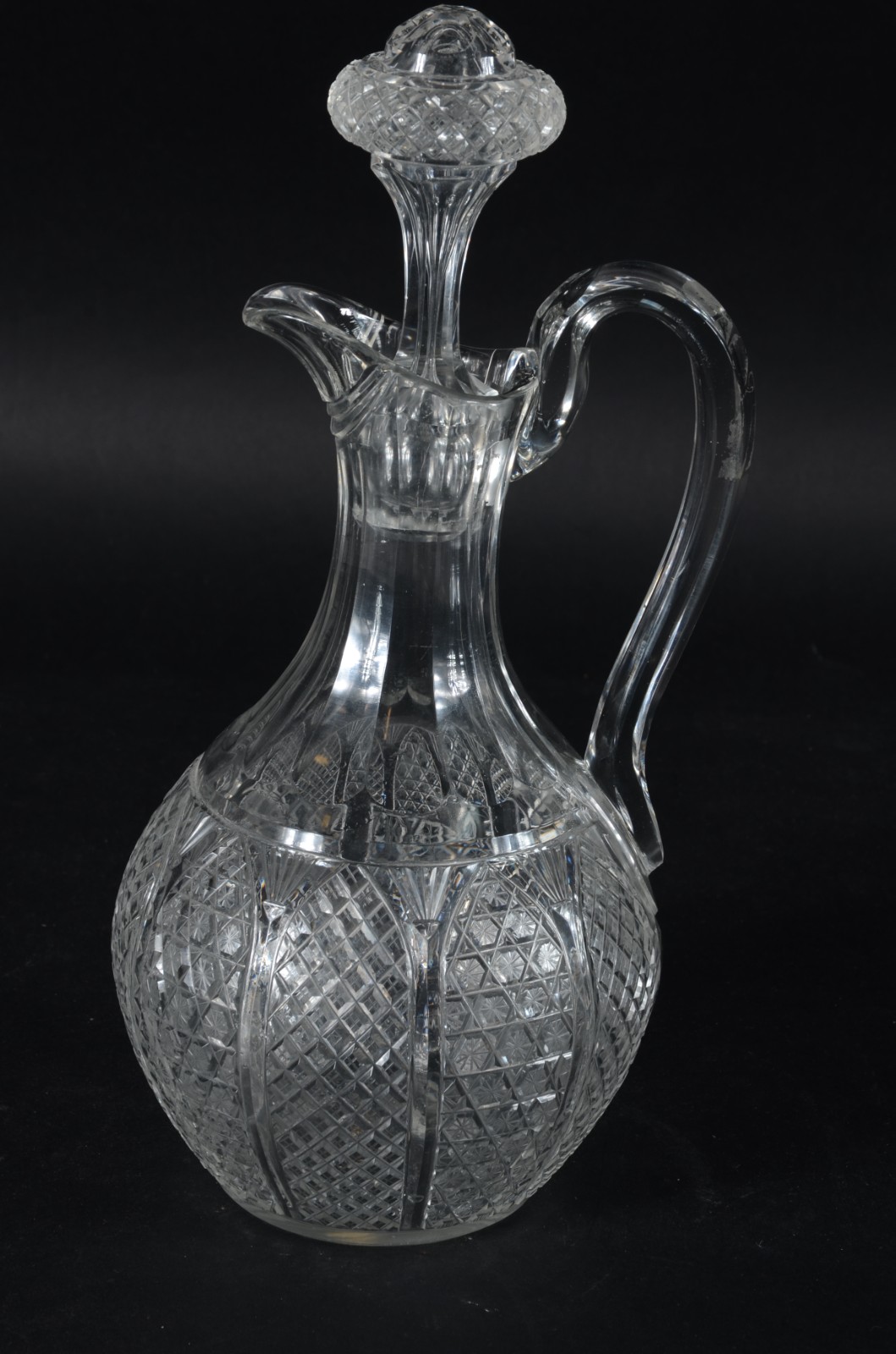 Garrafa com alça de cristal europeu lapidado. - foto 2 de 6