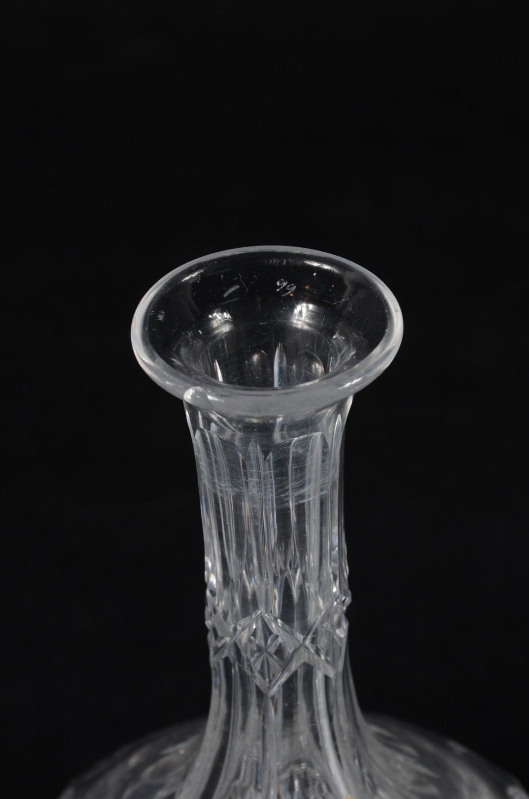 Par de licoreiras de cristal europeu lapidado com 2 taças. Uma das... - foto 4 de 6