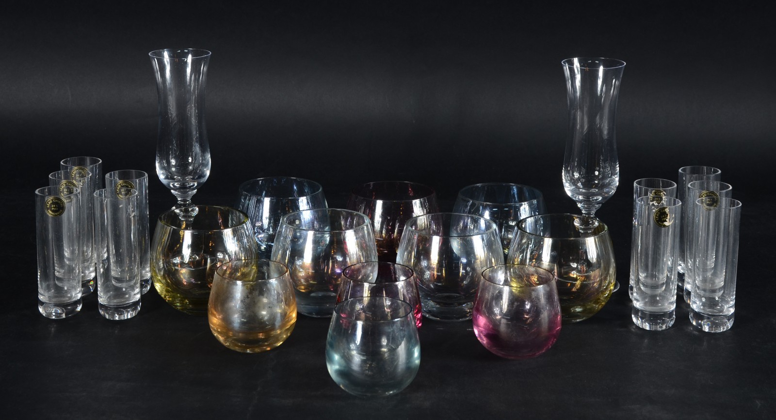 Diversas copos, sendo: 10 para vodka, 2 flutes para champagne e 11... - foto 1 de 4