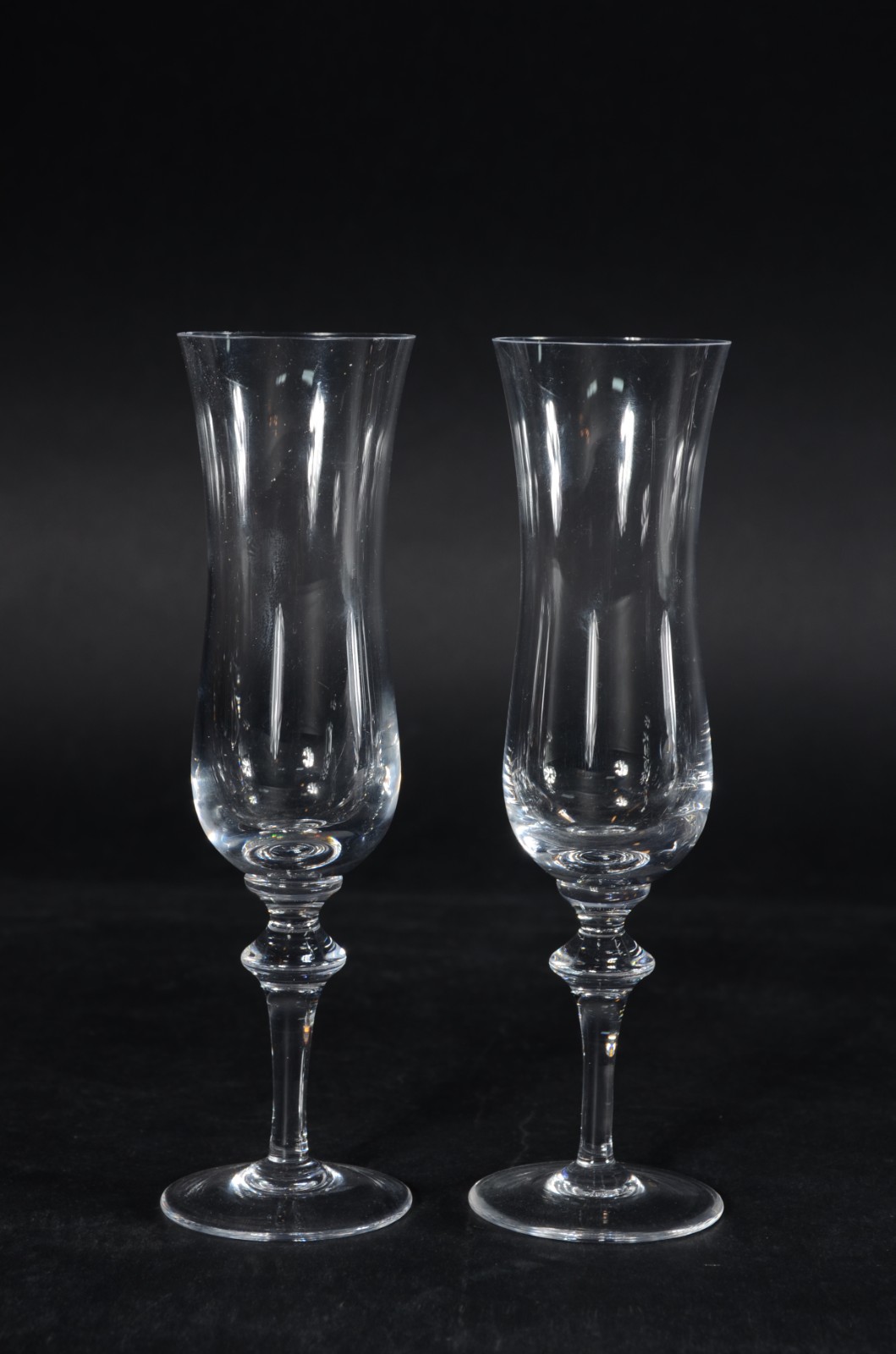 Diversas copos, sendo: 10 para vodka, 2 flutes para champagne e 11... - foto 2 de 4