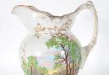 VILLEROY & BOCH,  - Gomil com bacia de porcelana Villeroy&Boch alemão com cenas em policromia e realces dourados.