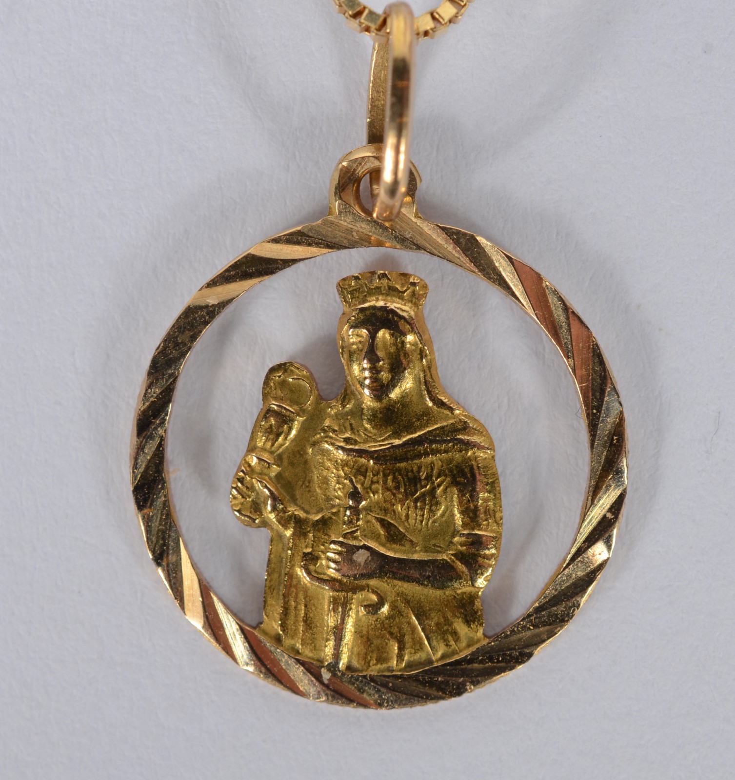 Colar com pendente Sacro de ouro 18 k., contraste 750 mls. (Por... - foto 1 de 4