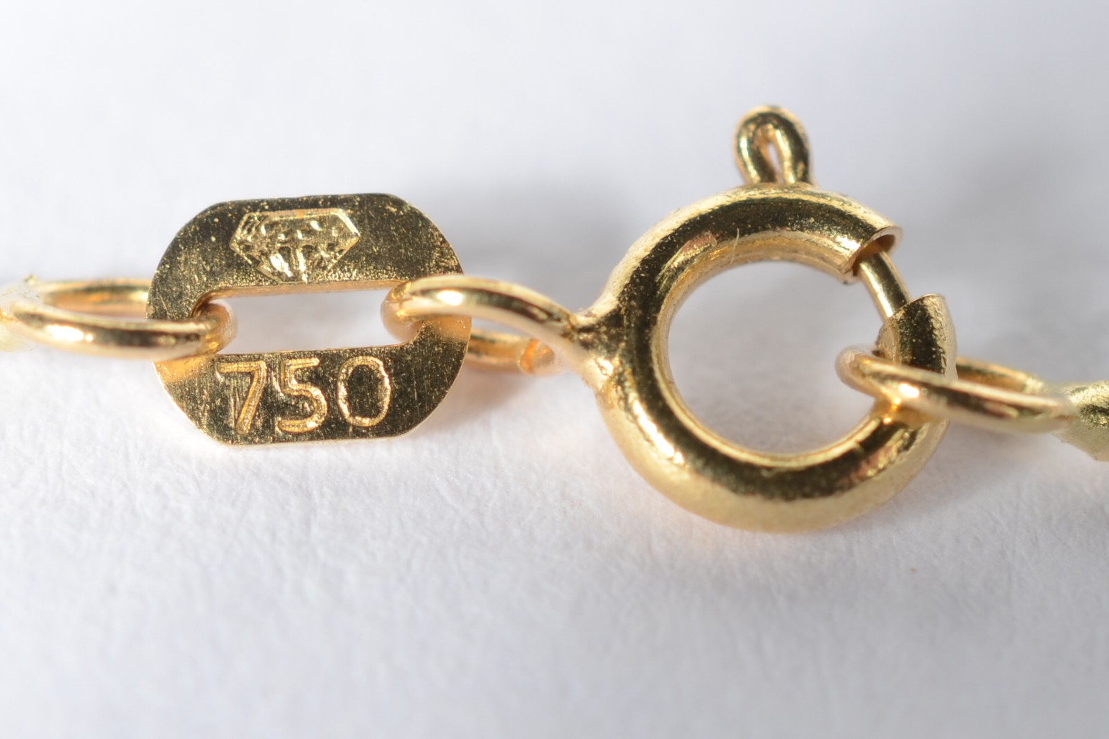 Colar com pendente Sacro de ouro 18 k., contraste 750 mls. (Por... - foto 3 de 4