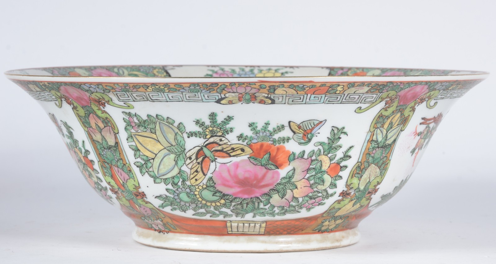 Bowl de porcelana chinesa decorada com flores em policromia. - foto 3 de 5