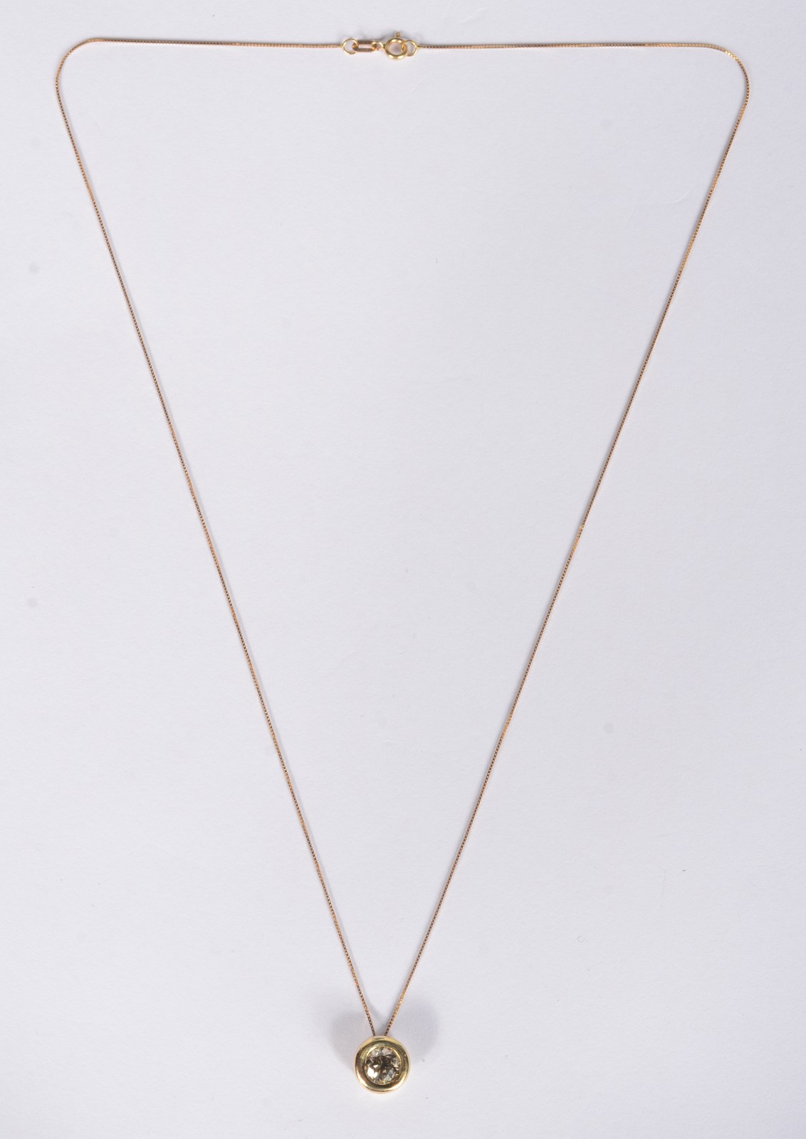 Colar de ouro 18 k., contraste 750 mls com ponto de luz de 0,90 ct... - foto 2 de 6