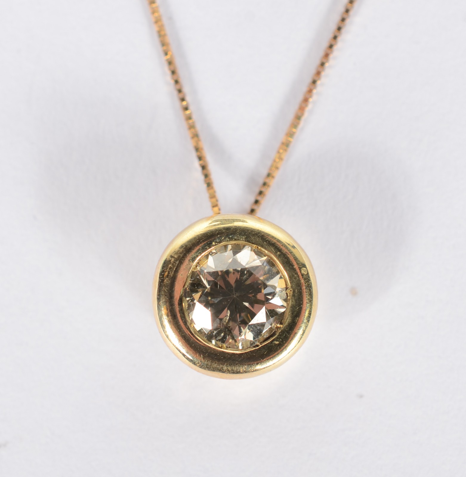 Colar de ouro 18 k., contraste 750 mls com ponto de luz de 0,90 ct... - foto 3 de 6