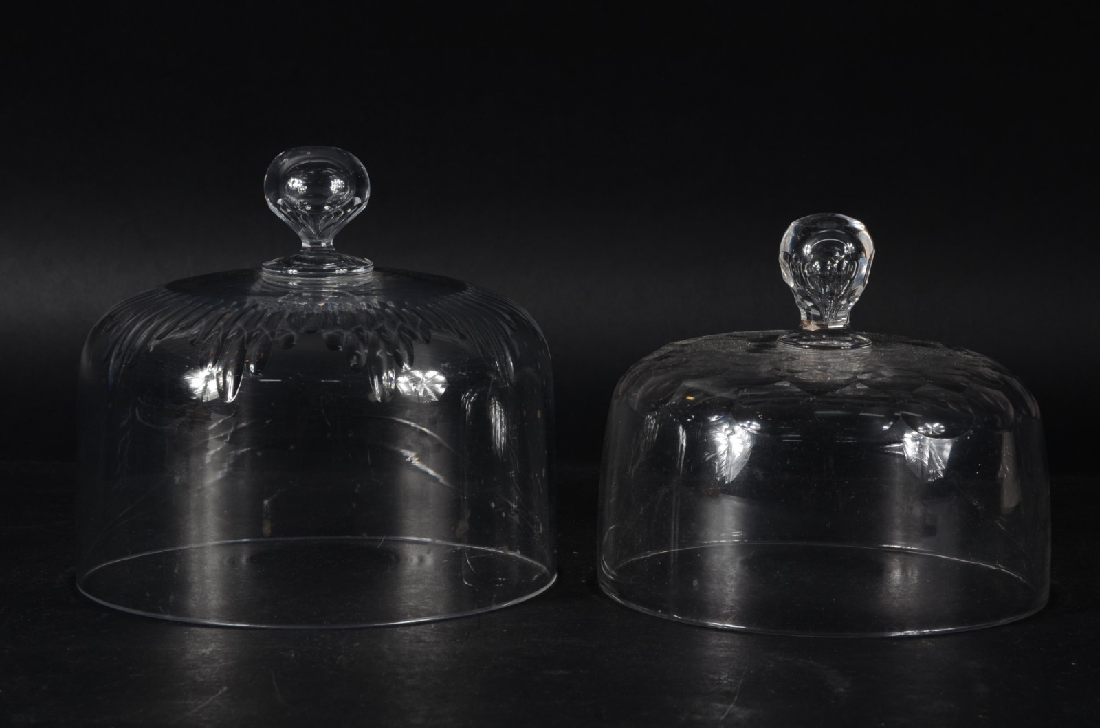 Duas tampas de queijeira de cristal lapidado. - foto 1 de 4