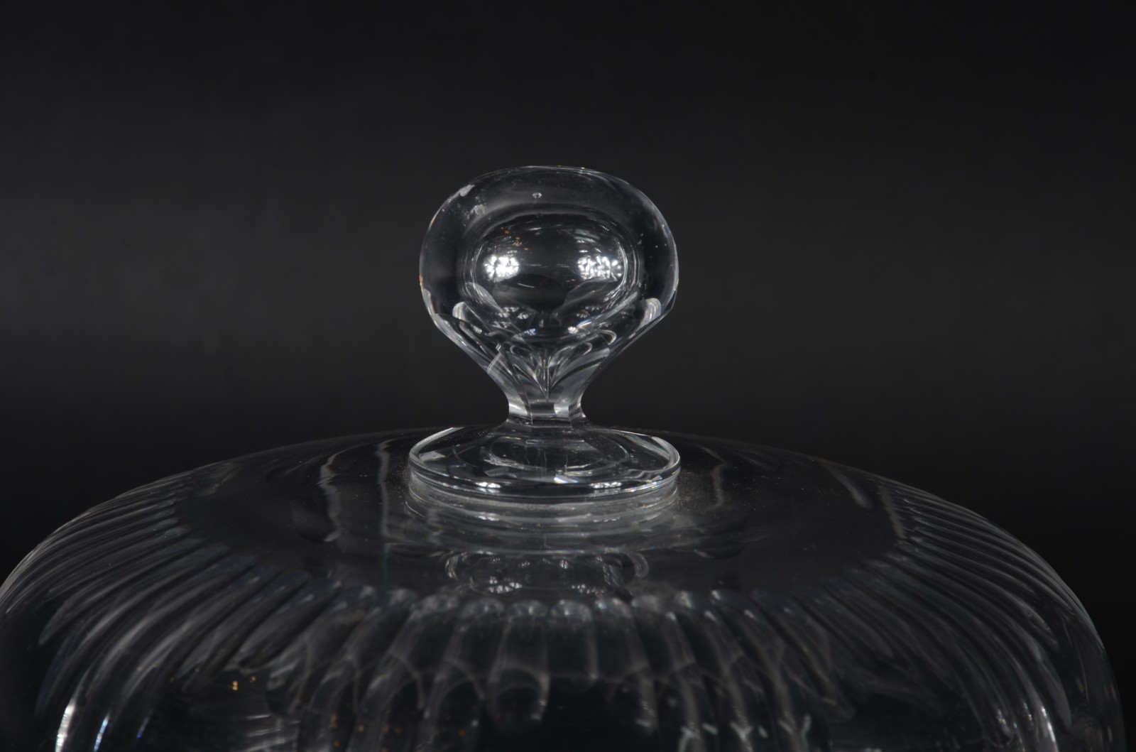 Duas tampas de queijeira de cristal lapidado. - foto 3 de 4