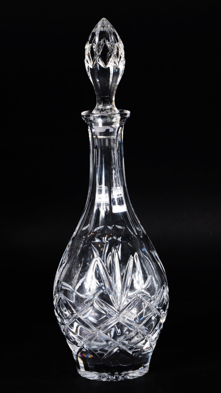 Três peças de cristal/vidro lapidado, sendo: garrafa, jarra para água... - foto 2 de 5