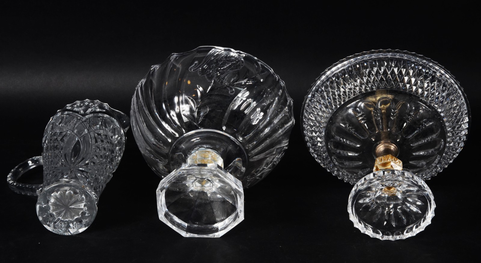 Três peças de cristal, sendo: duas fruteiras e jarra. - foto 4 de 4