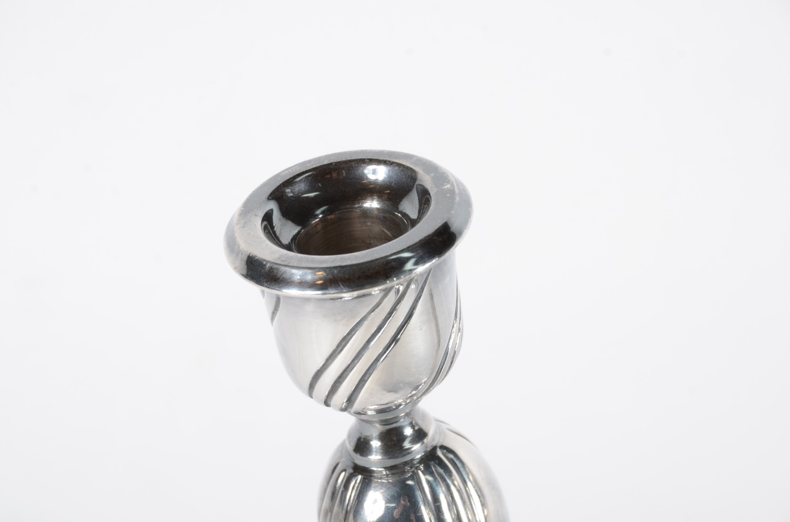 Par de castiçais de prata Sterling, contraste 925 mls, detalhes... - foto 3 de 7