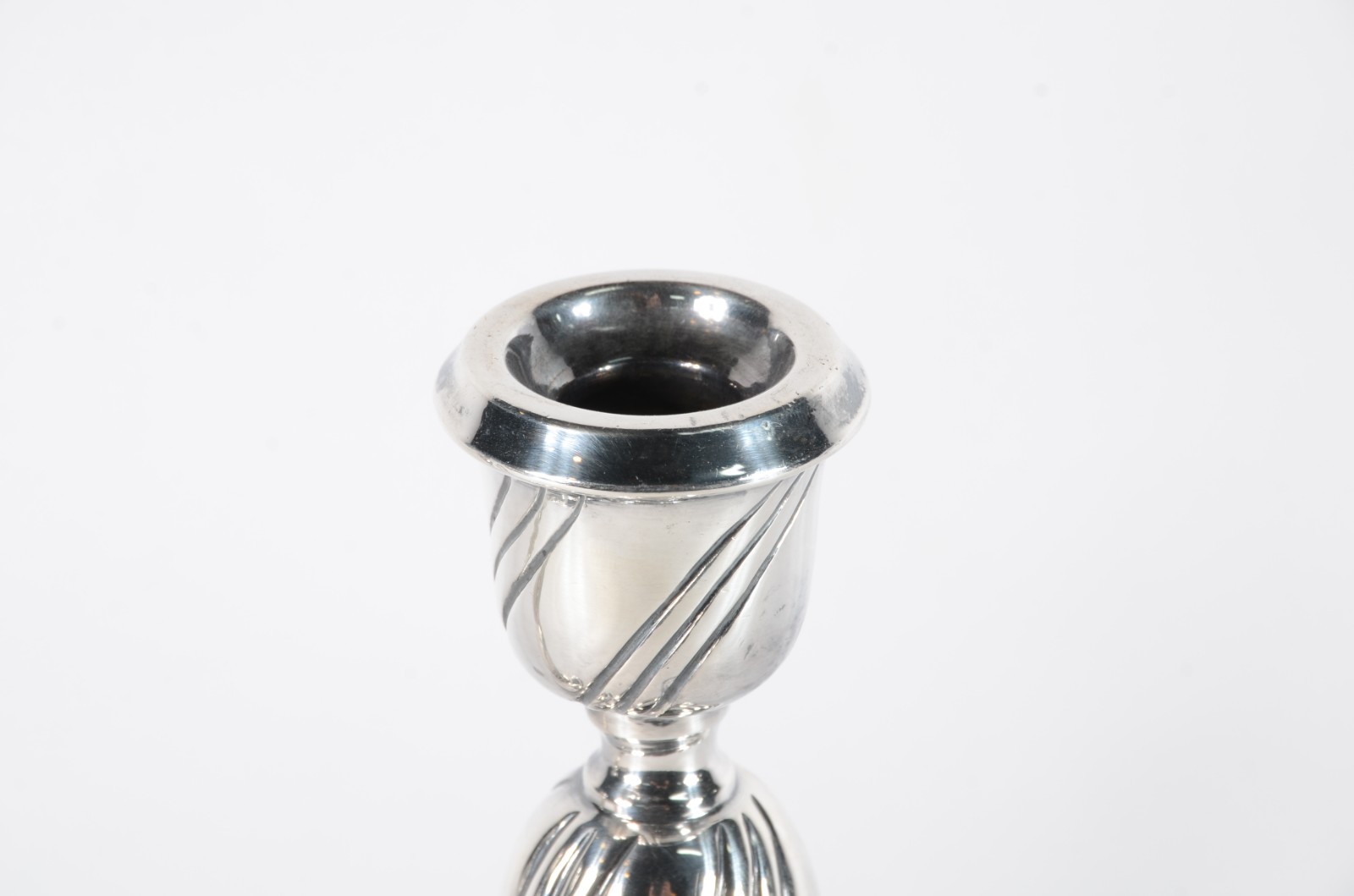 Par de castiçais de prata Sterling, contraste 925 mls, detalhes... - foto 4 de 7