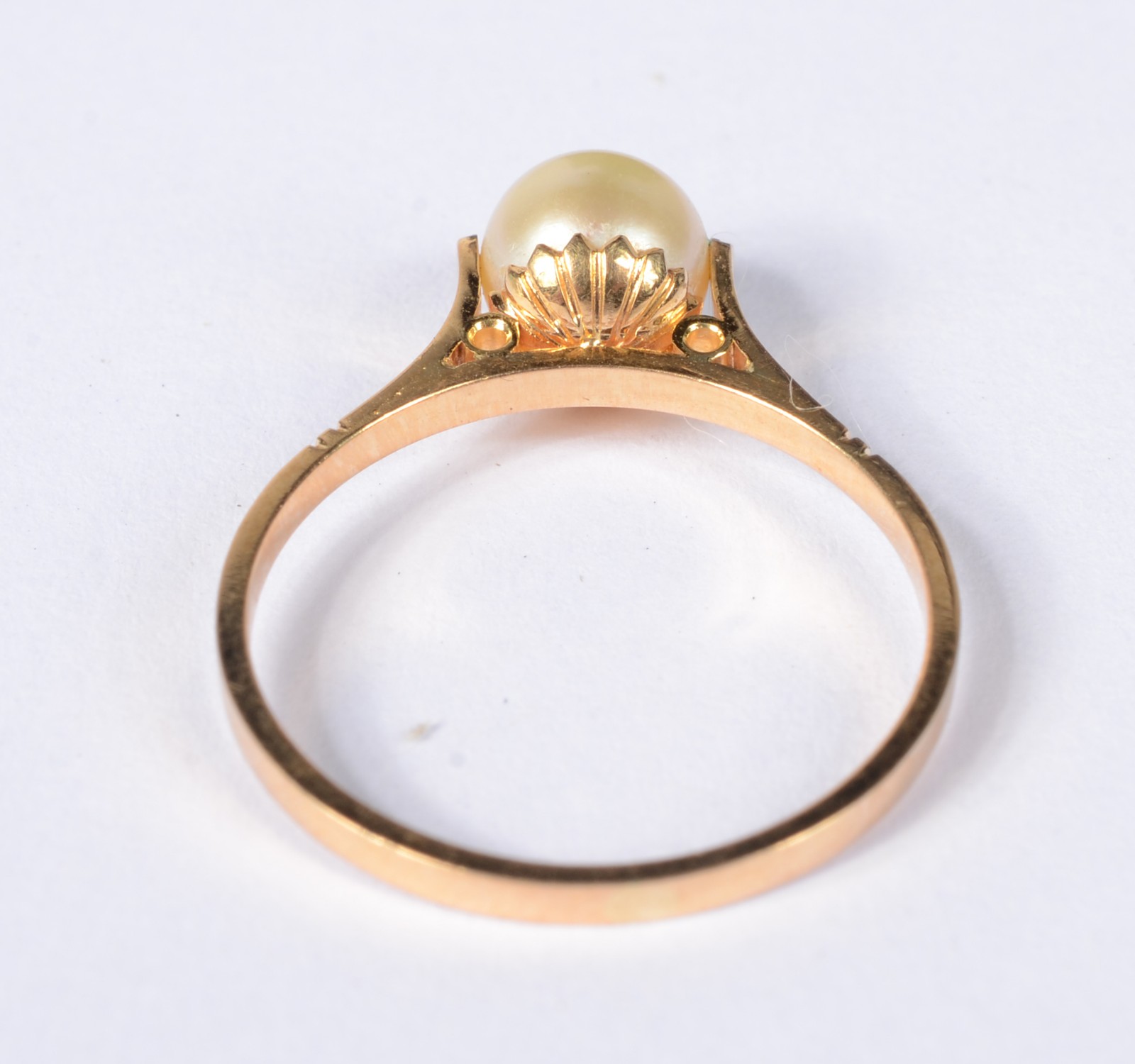 Anel de ouro 18 k., com perolas. Aro 20. (Por motivos de segurança a... - foto 3 de 5