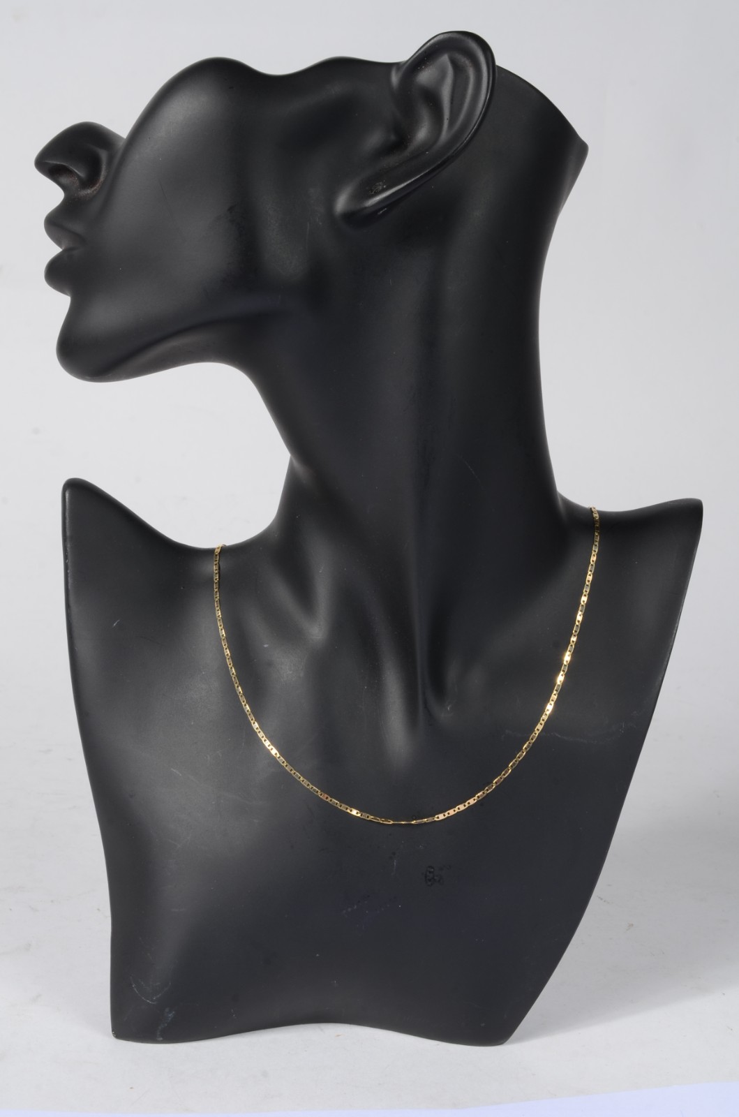 Colar de ouro 18 k., contraste 750 mls, feitio elós chatos. (Por... - foto 5 de 5