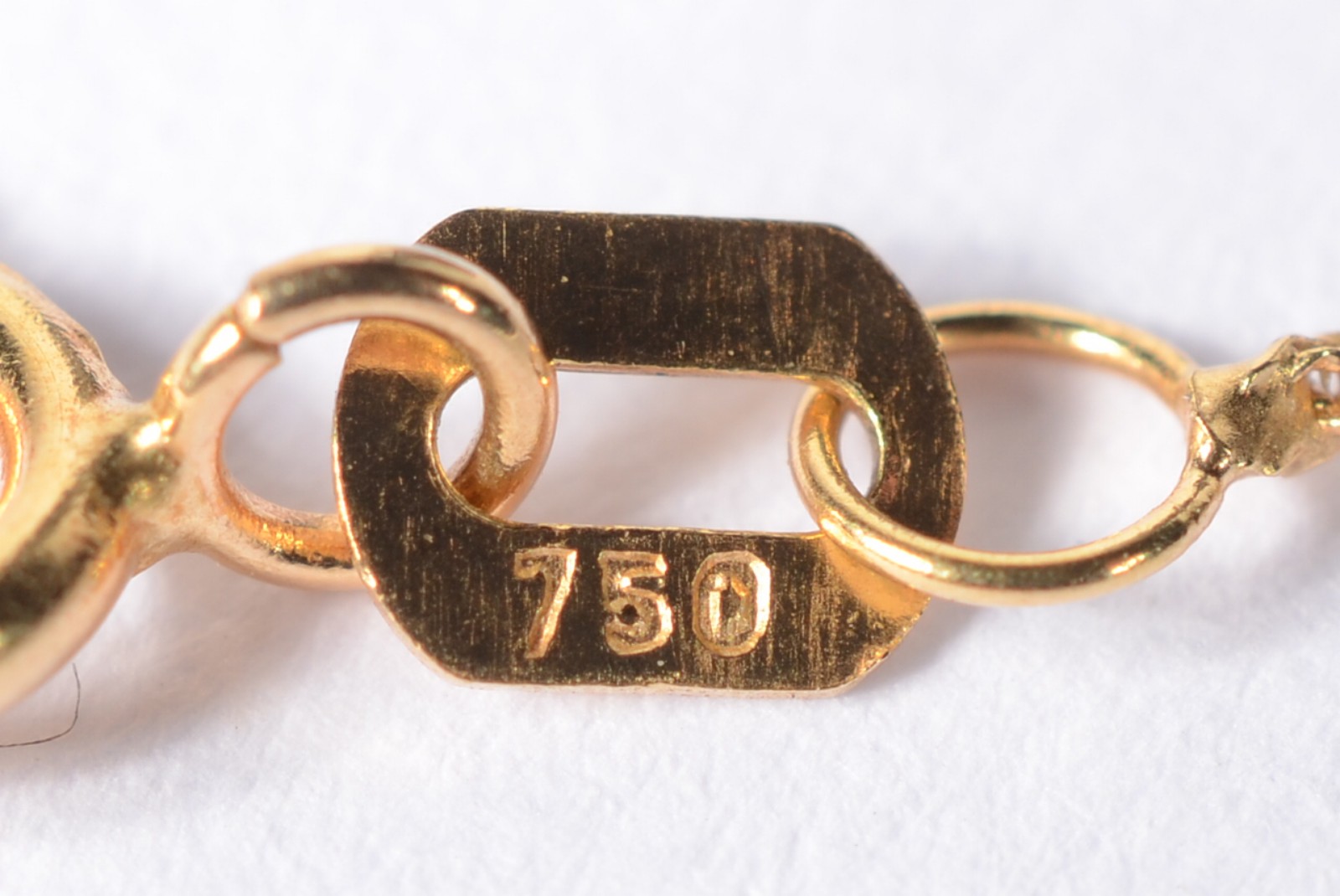 Colar de ouro 18 k., contraste 750 mls feitio malha torcida. (Por... - foto 4 de 5