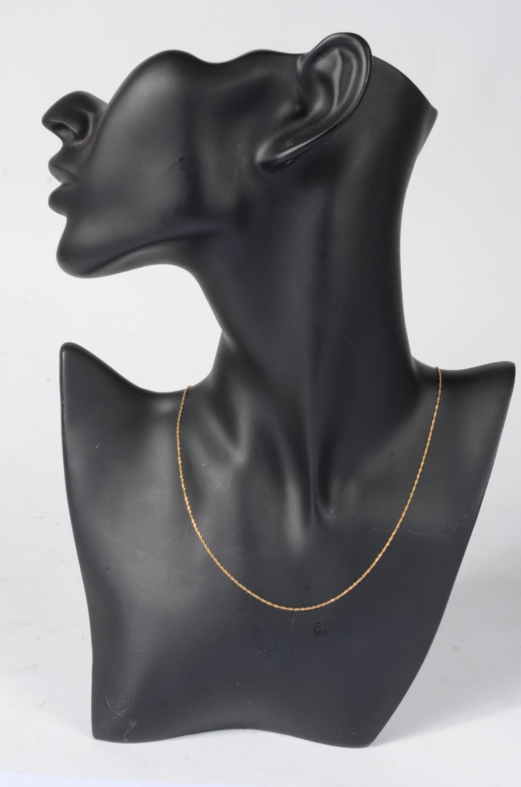 Colar de ouro 18 k., contraste 750 mls feitio malha torcida. (Por... - foto 5 de 5