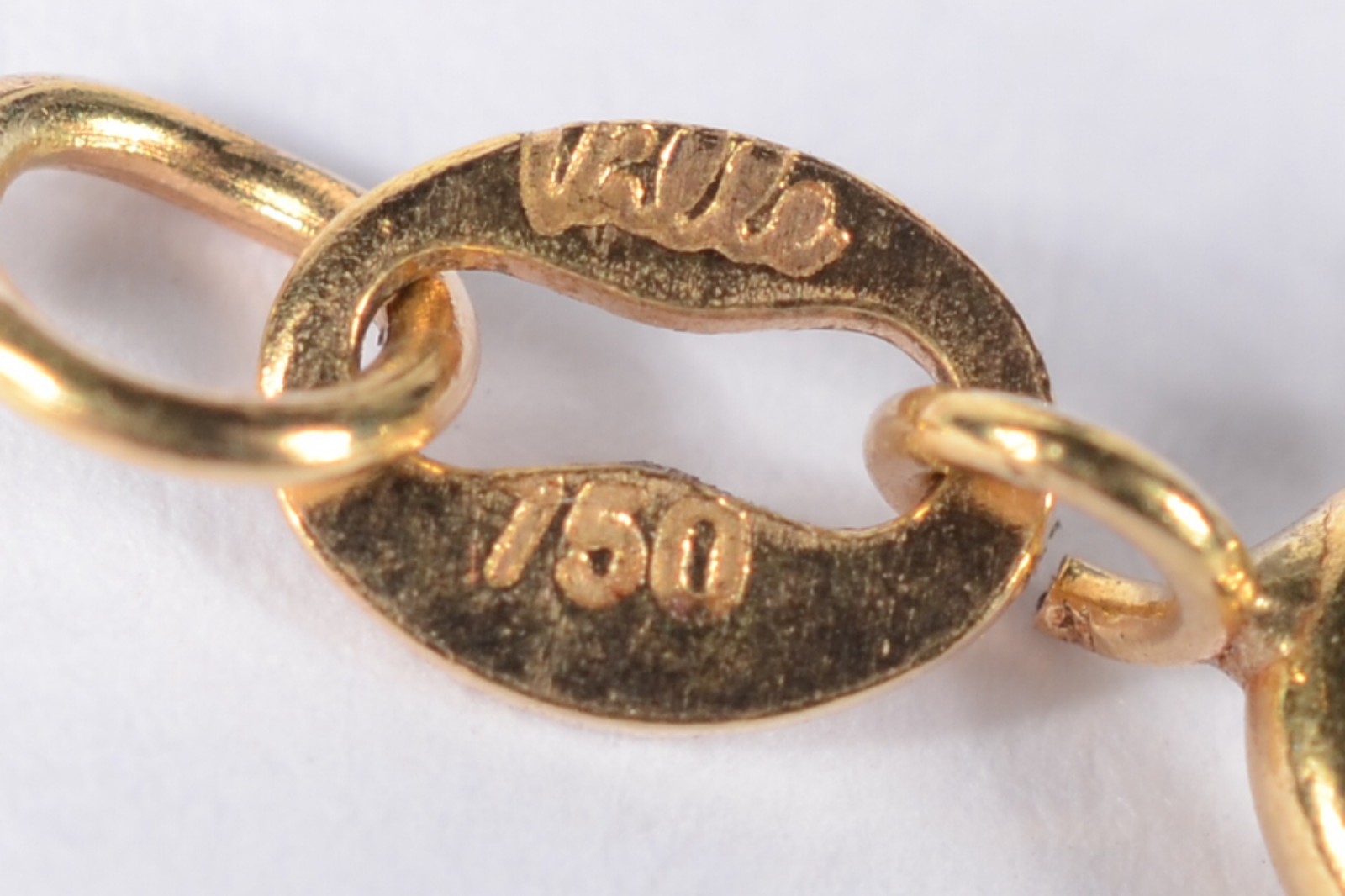 Colar de ouro 18 k., contraste 750 mls, feitio elós chatos. (Por... - foto 4 de 5